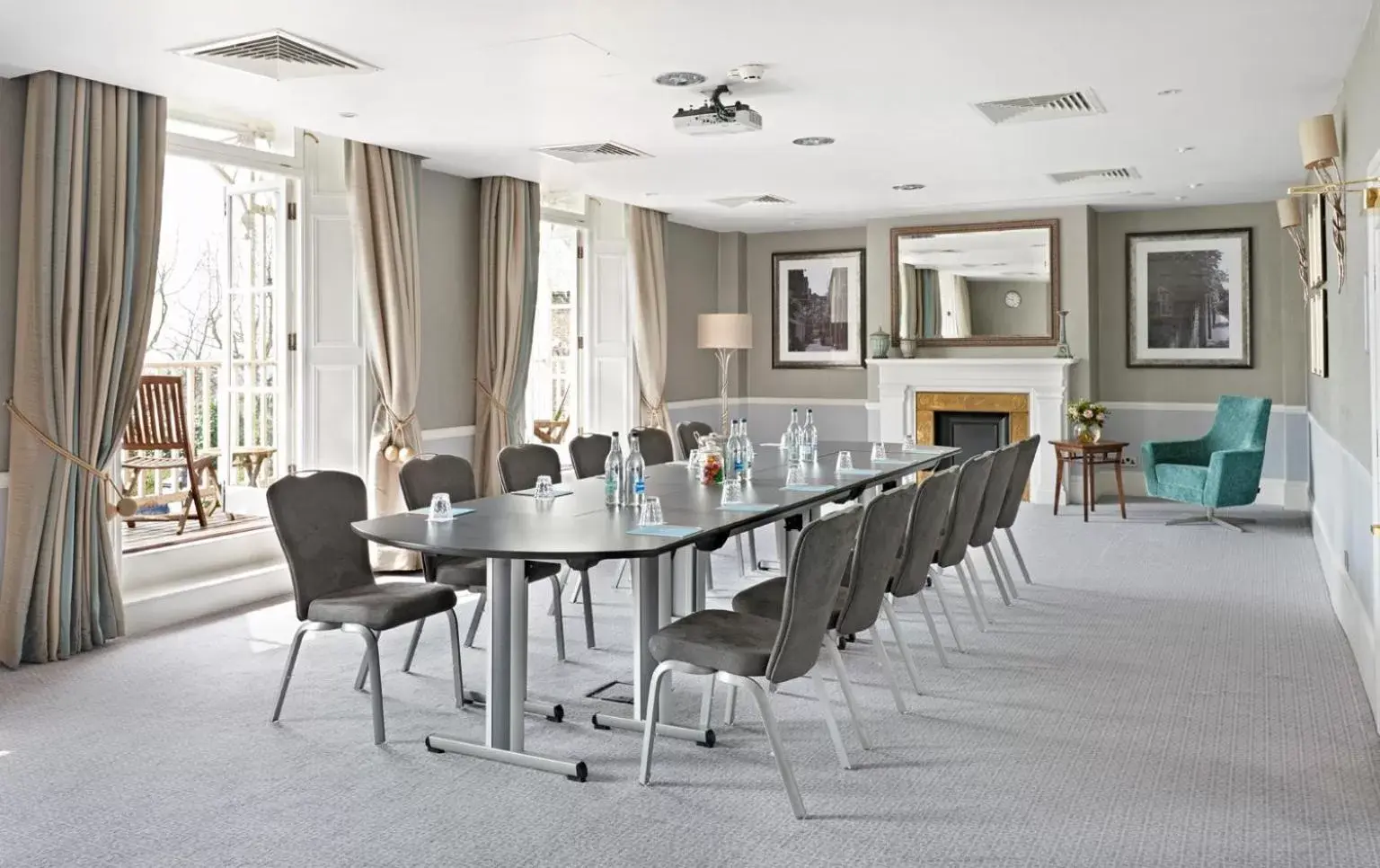 Business facilities in Richmond Hill Hotel