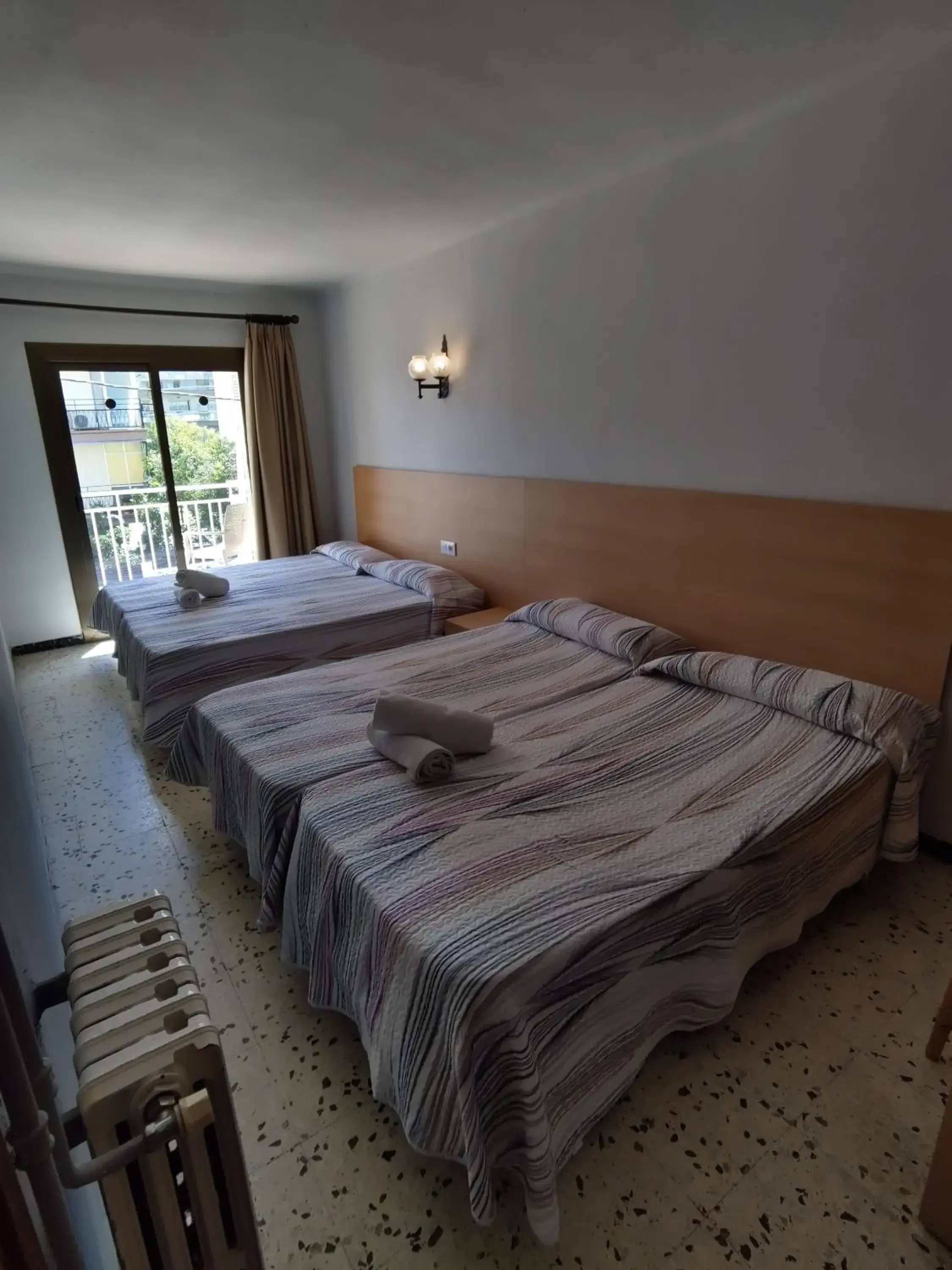 Photo of the whole room, Bed in Raco d'en Pepe