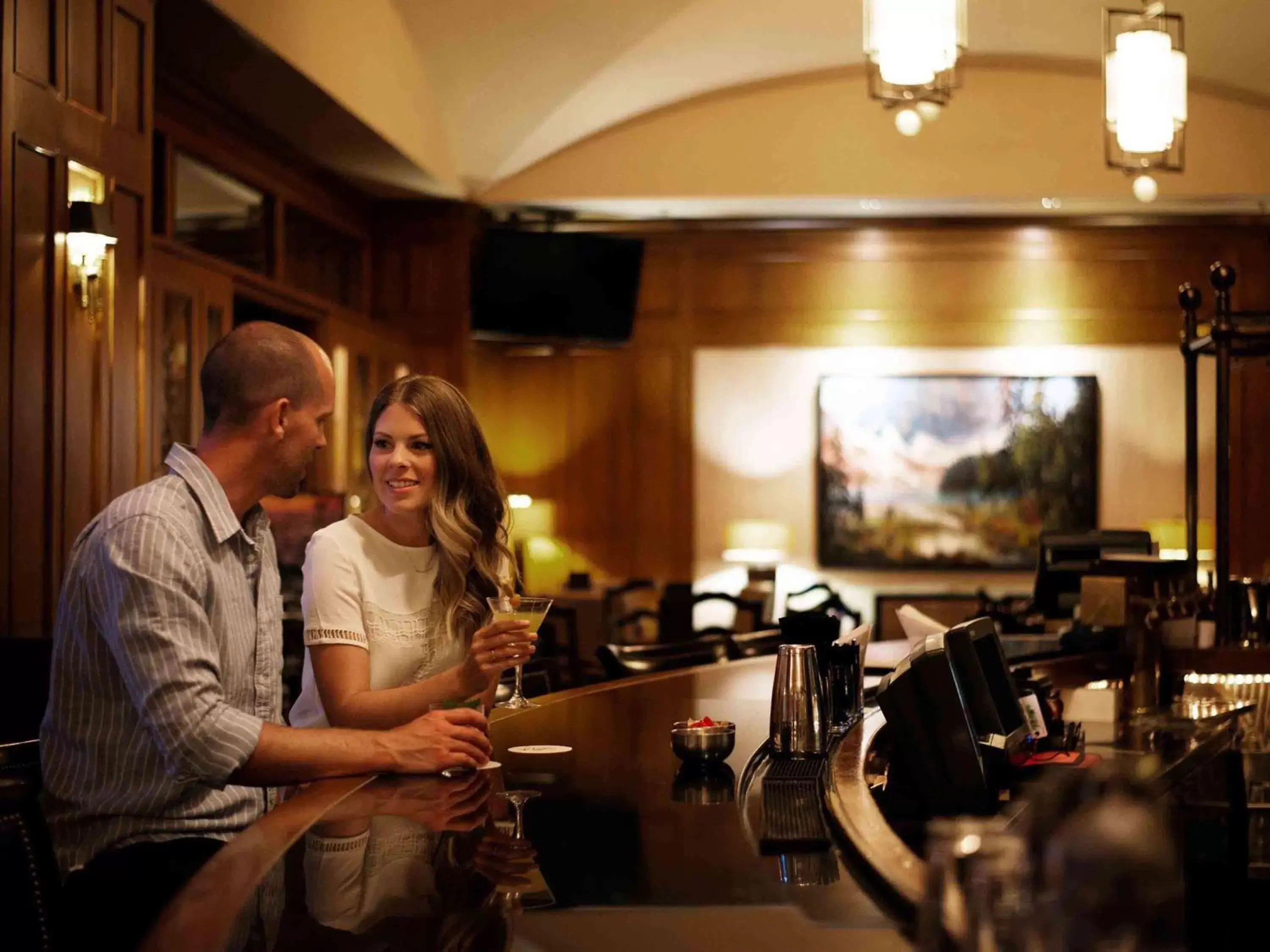 Lounge or bar in Fairmont Chateau Whistler