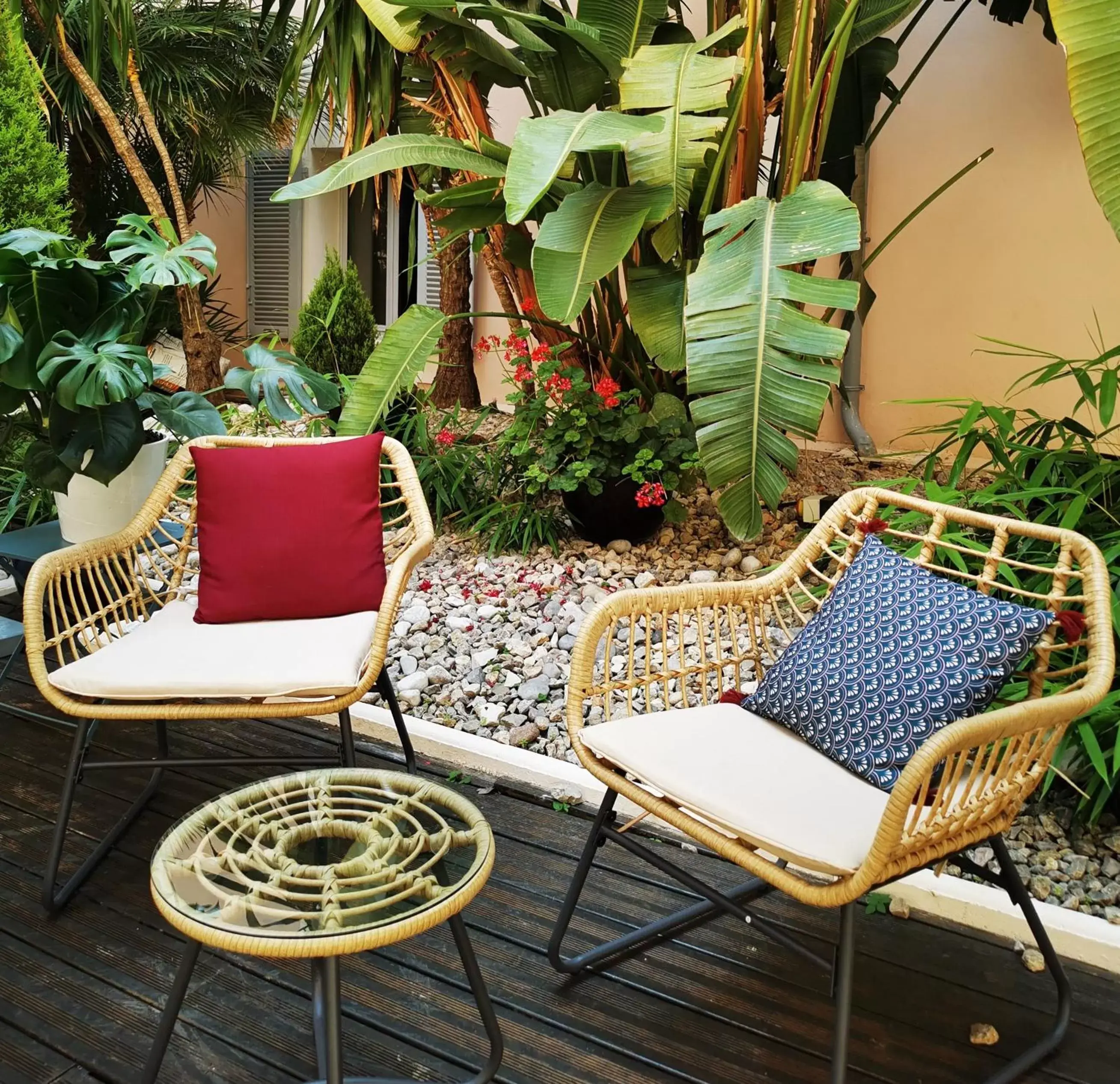 Patio in Hotel Beau Rivage