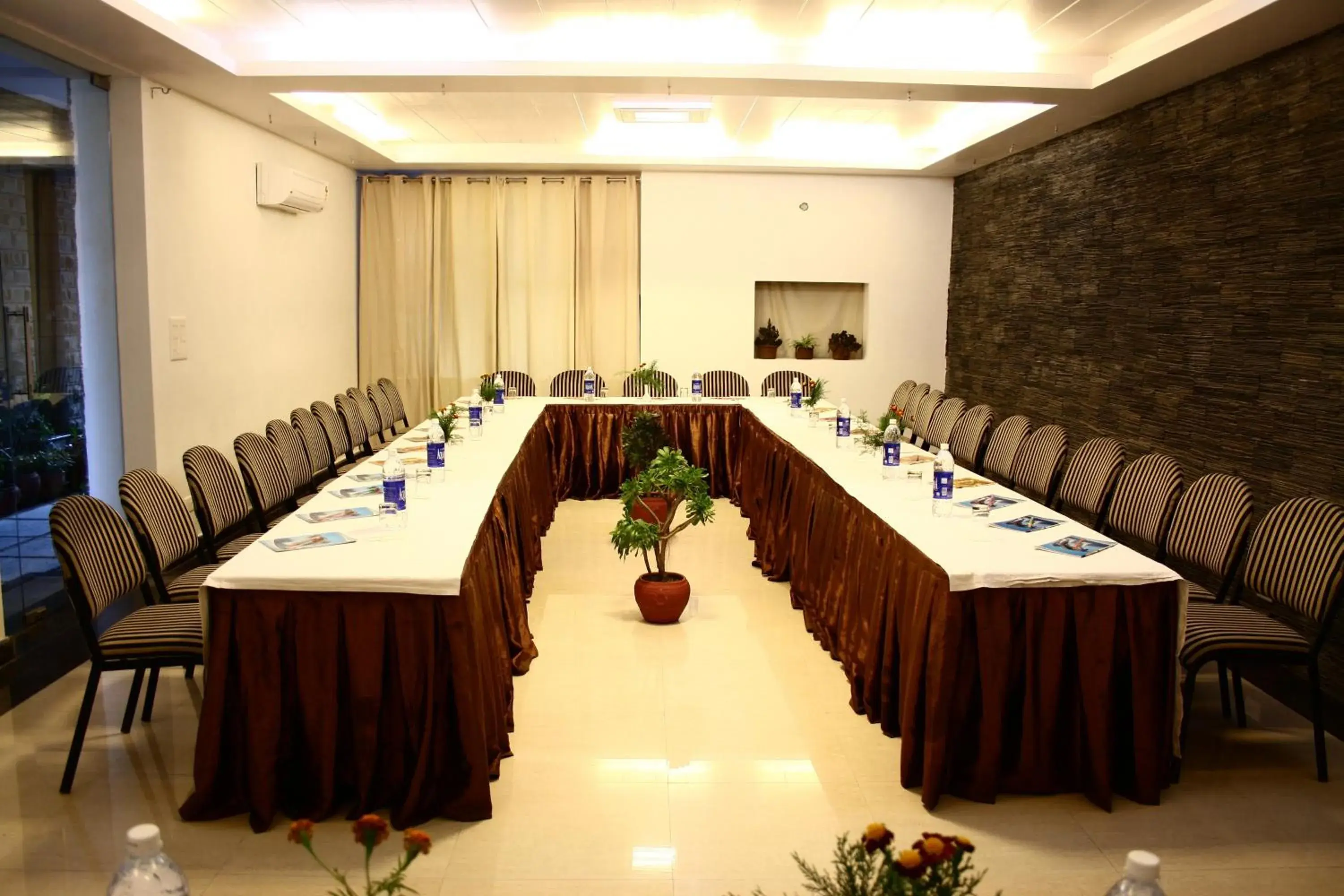 Area and facilities in Kasauli Castle Resort