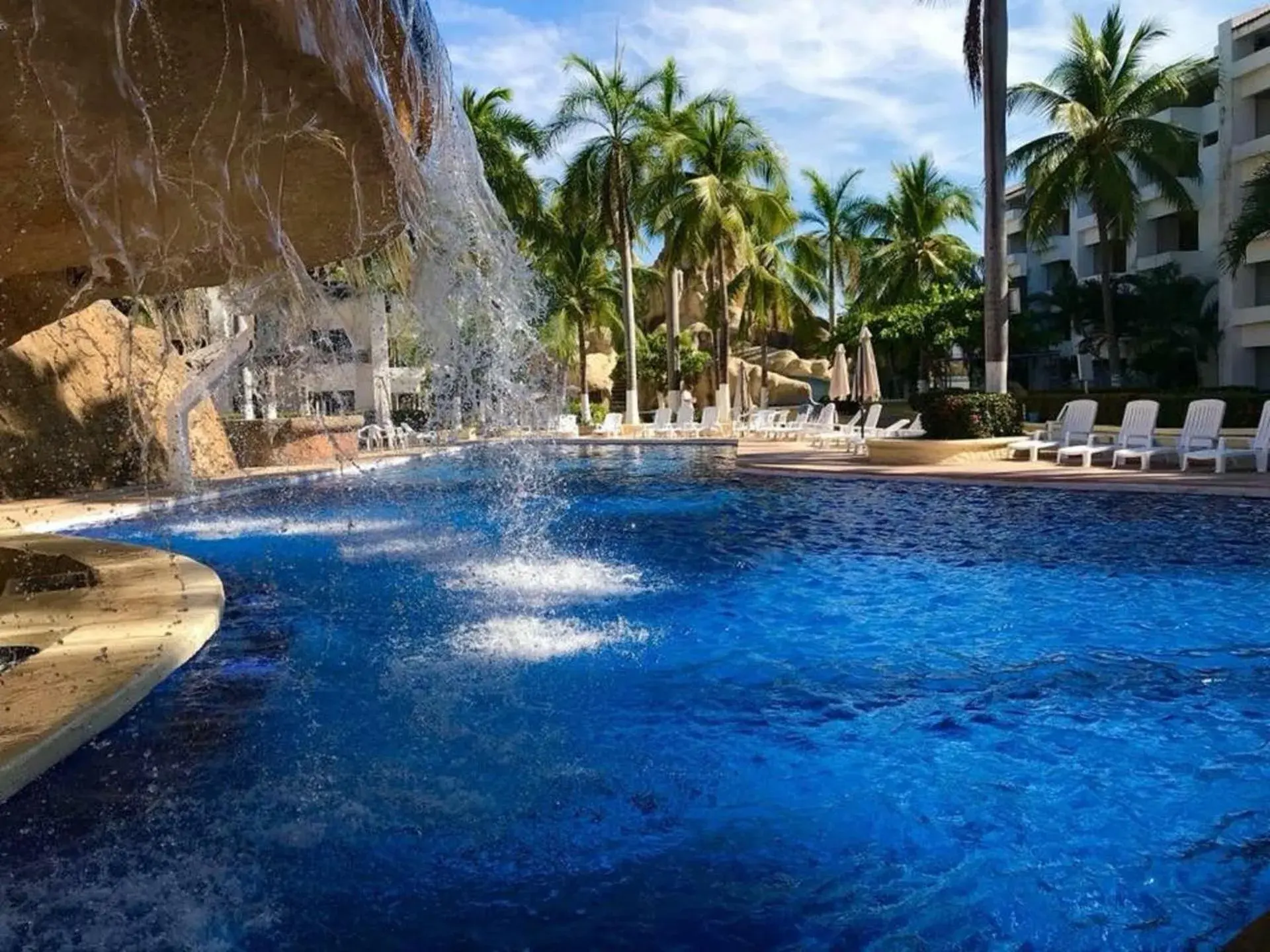 Restaurant/places to eat, Swimming Pool in Ixtapa Palace