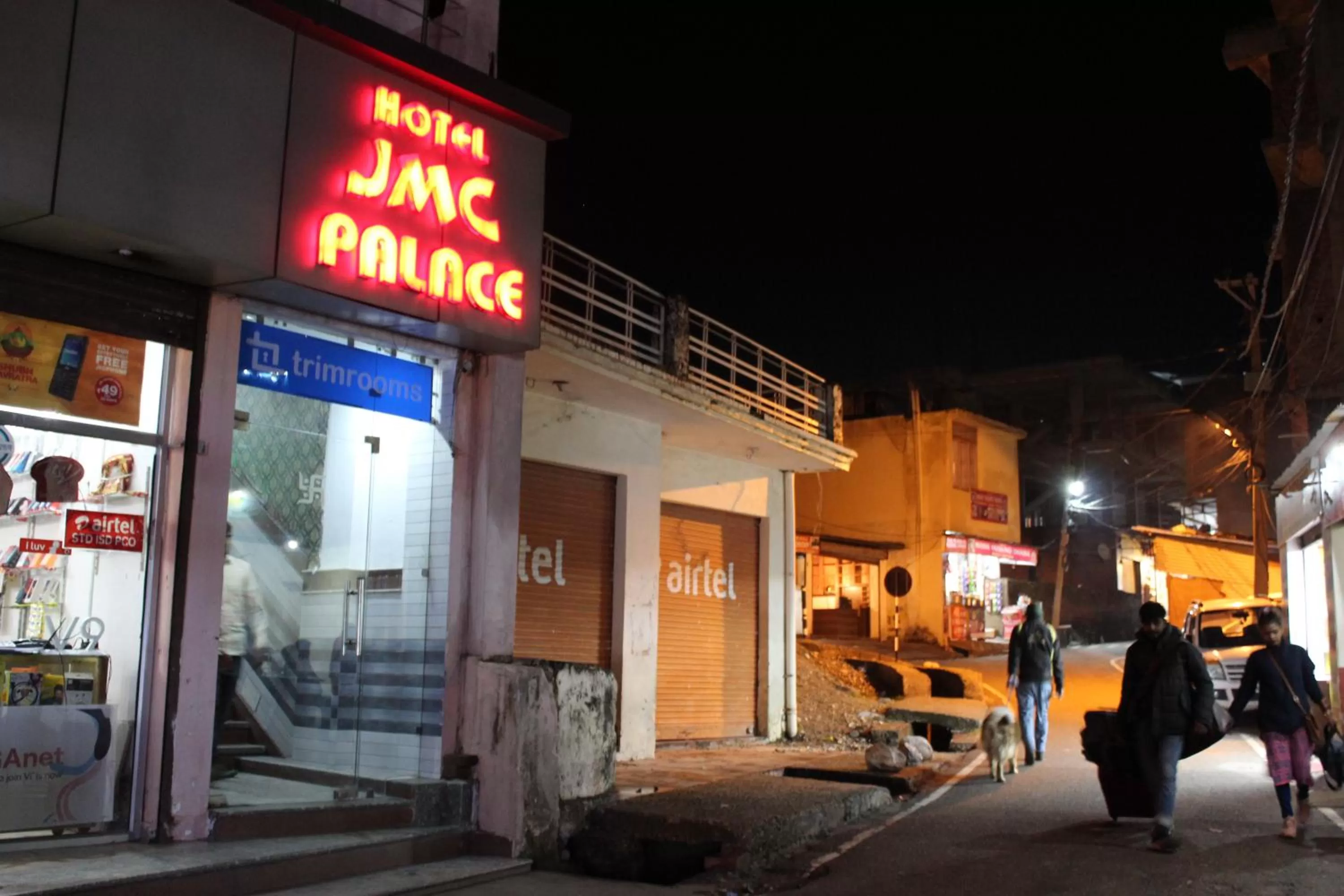 Facade/entrance in Trimrooms JMC Katra