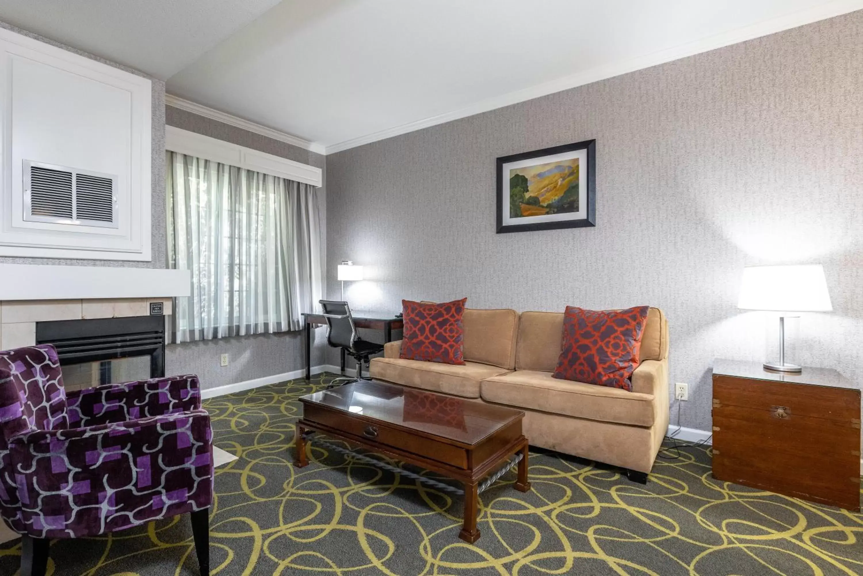 Living room, Seating Area in Best Western Plus Dixon Davis