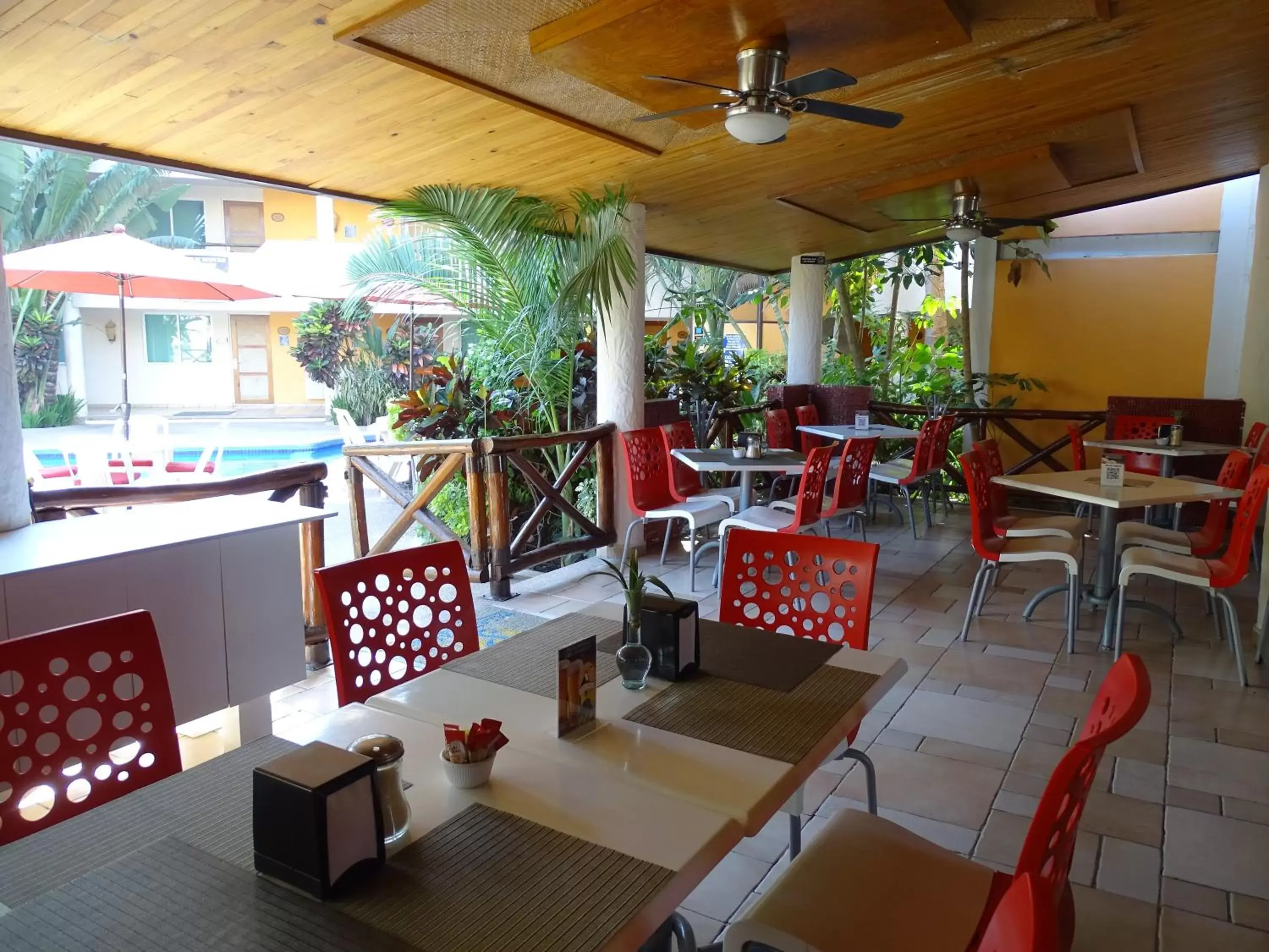 Restaurant/Places to Eat in Hotel Palapa Palace Inn