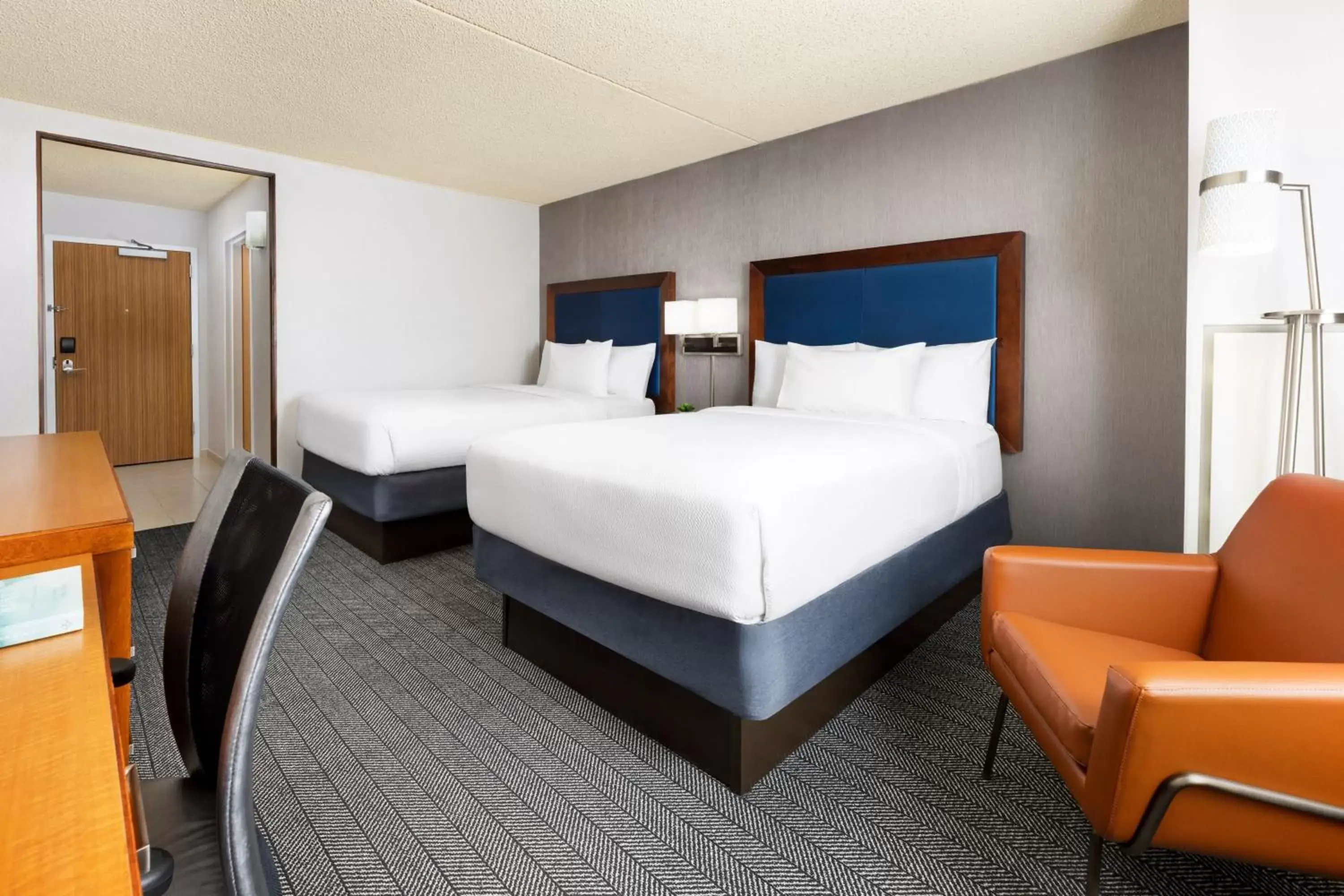 Photo of the whole room, Bed in Courtyard by Marriott Atlantic City Beach Block