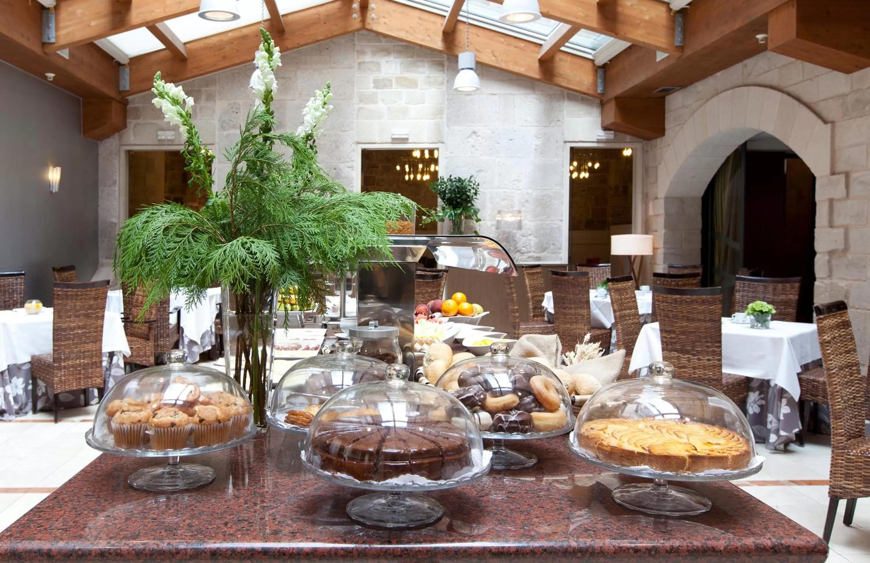 Restaurant/places to eat in RICE Palacio de los Blasones