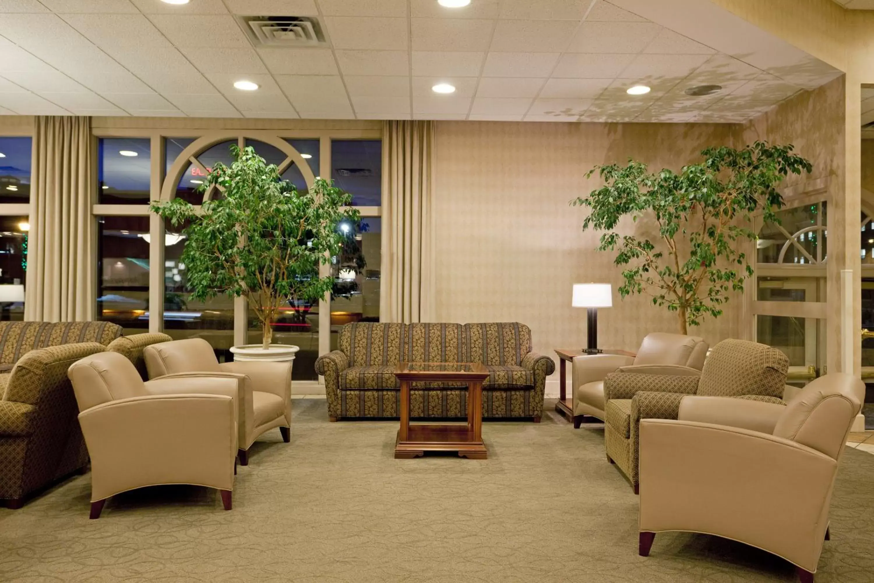 Lobby or reception, Lobby/Reception in Holiday Inn Portland-By the Bay, an IHG Hotel