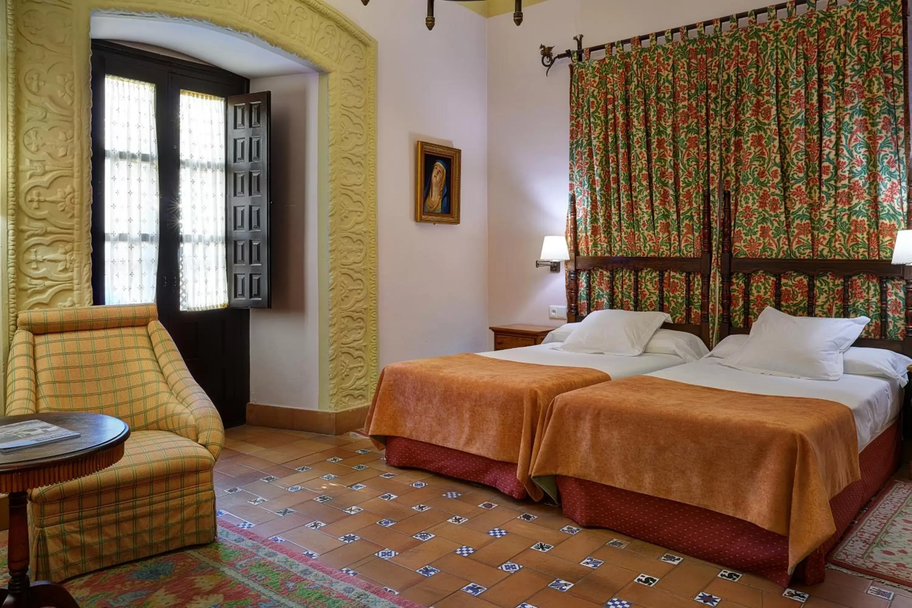 Photo of the whole room, Bed in Parador de Ubeda