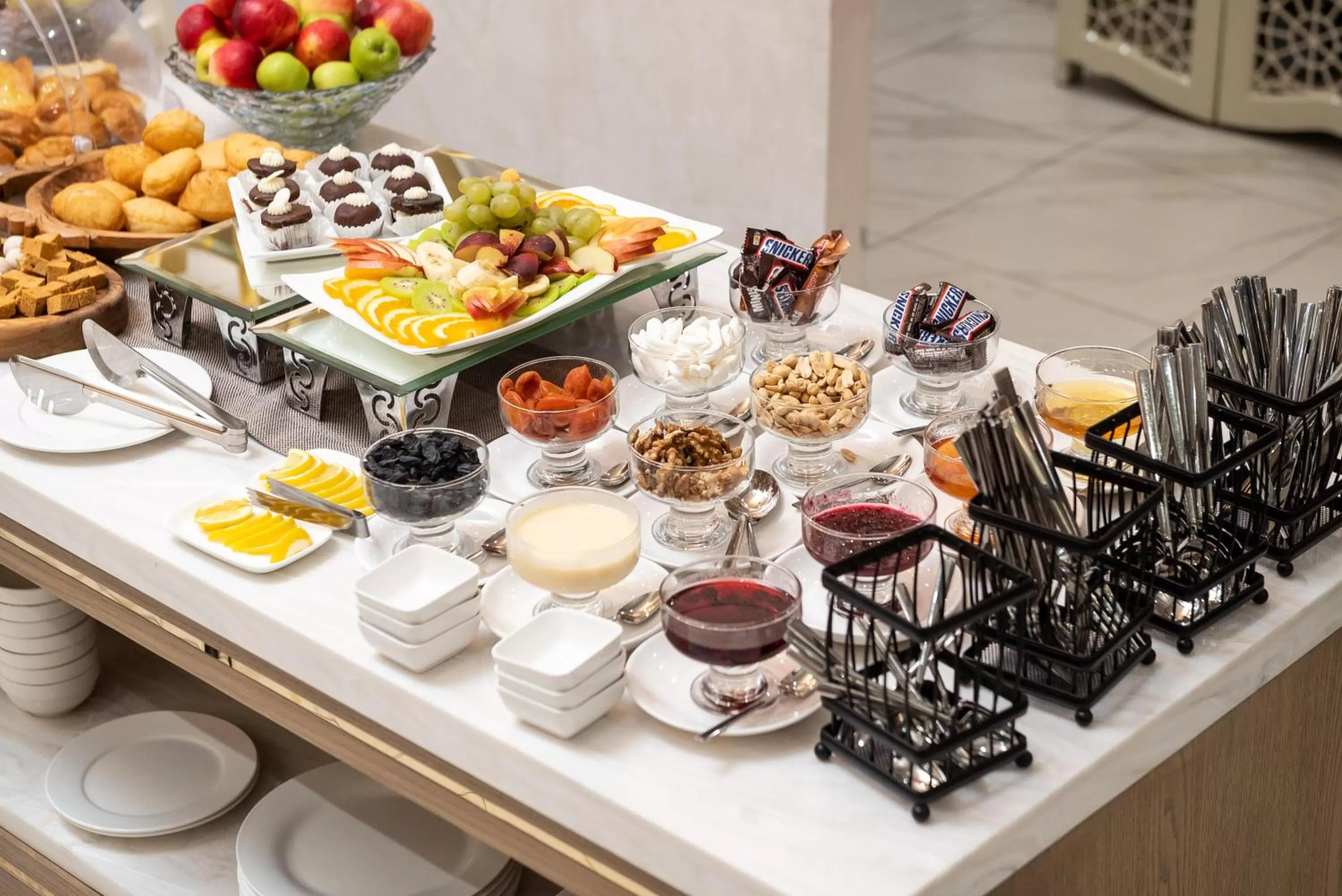 Buffet breakfast, Food in Tauke Khan Plaza