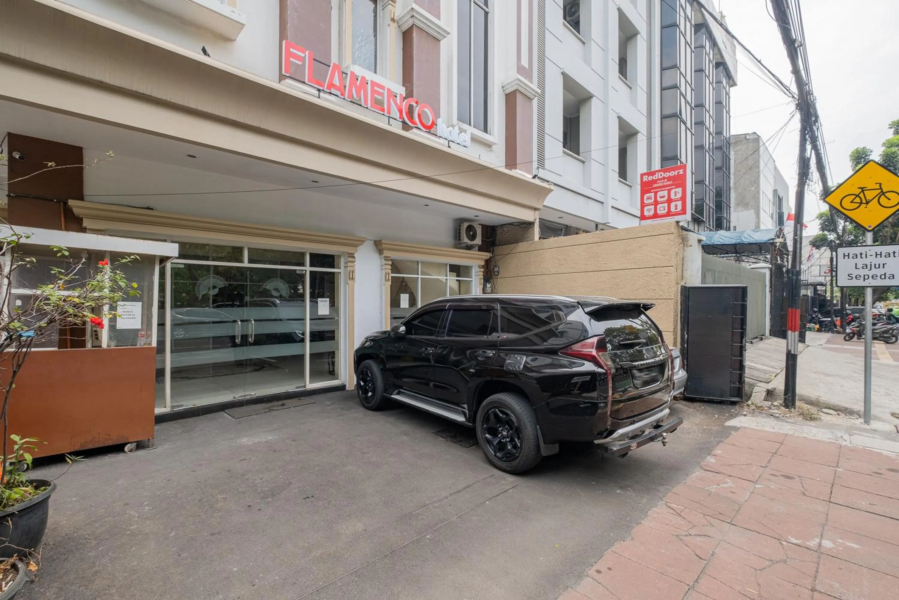 Property building in RedDoorz Plus @ Cideng Barat