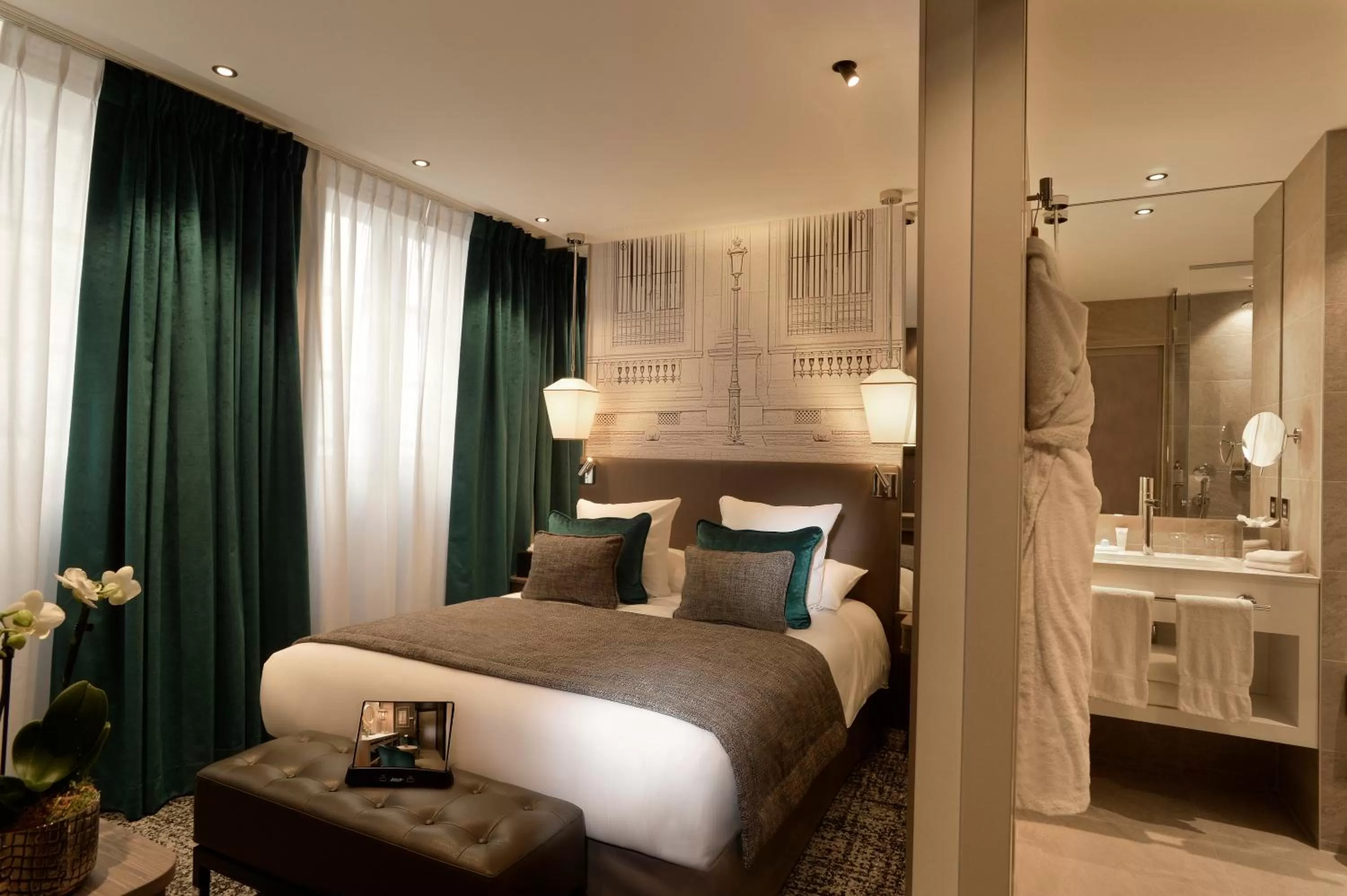 Photo of the whole room, Bed in Hotel La Lanterne & Spa By Timhotel