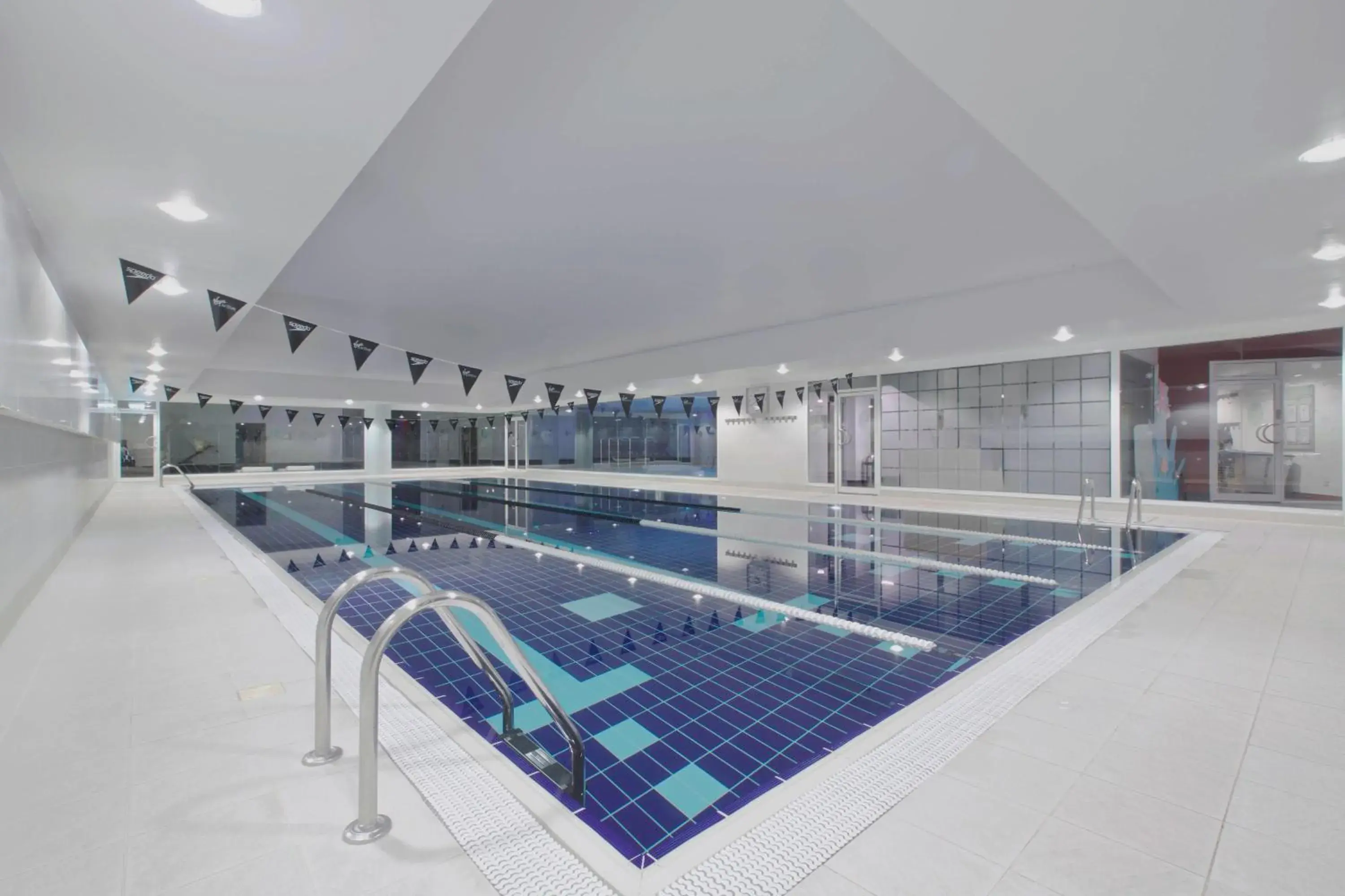 Swimming Pool in London Marriott Hotel Twickenham