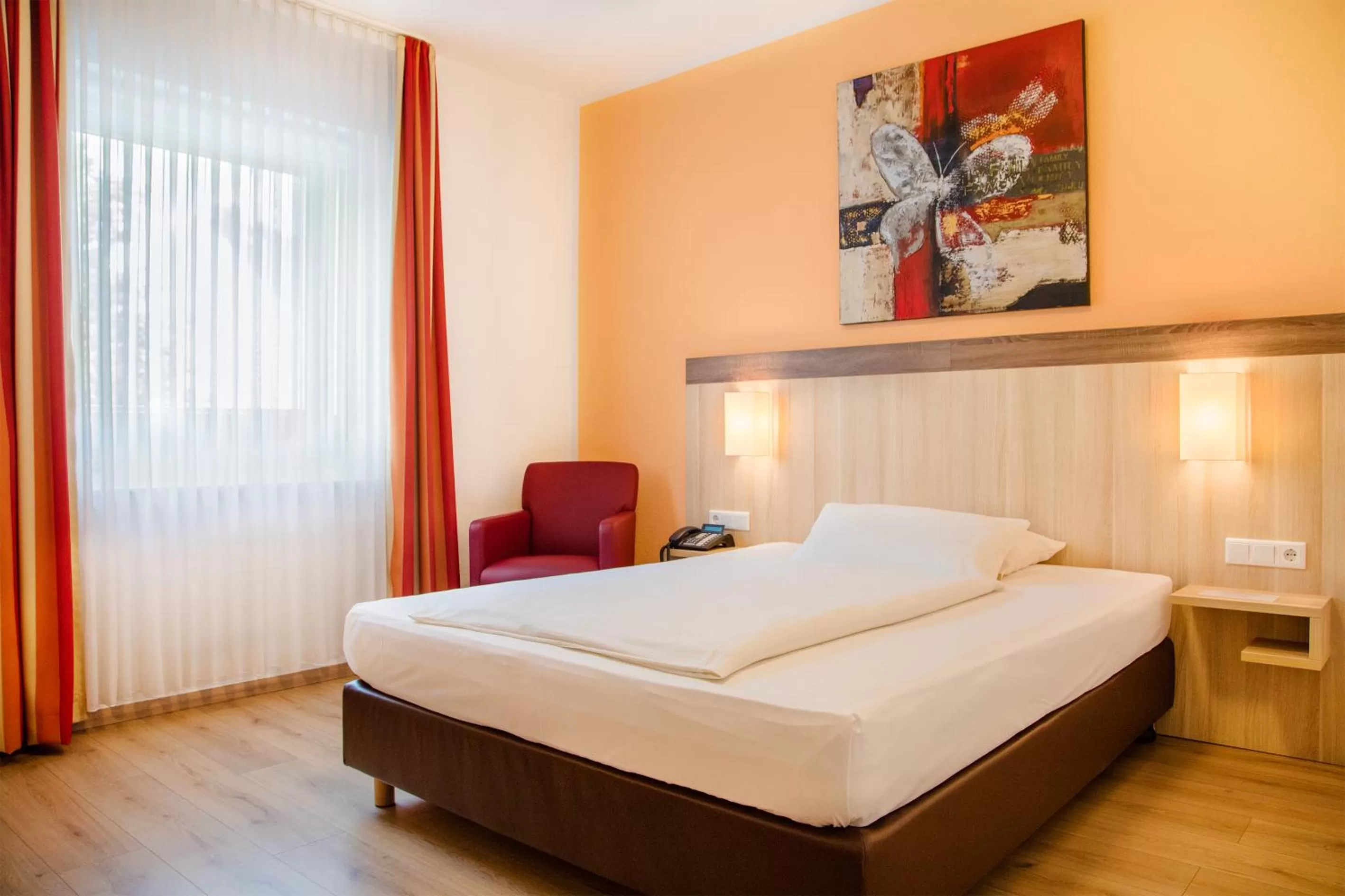 Photo of the whole room, Bed in Montana Hotel Mönchengladbach