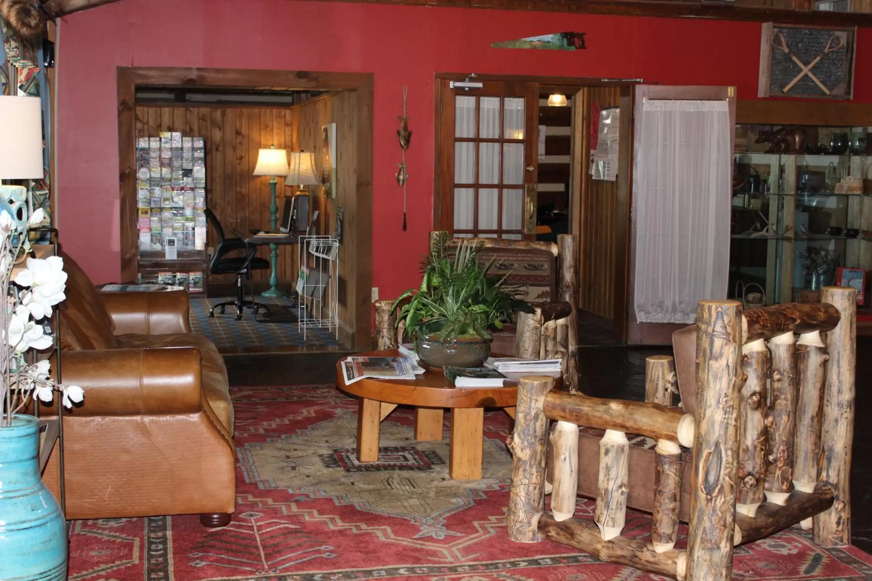 Seating Area in Great Smokies Inn - Cherokee