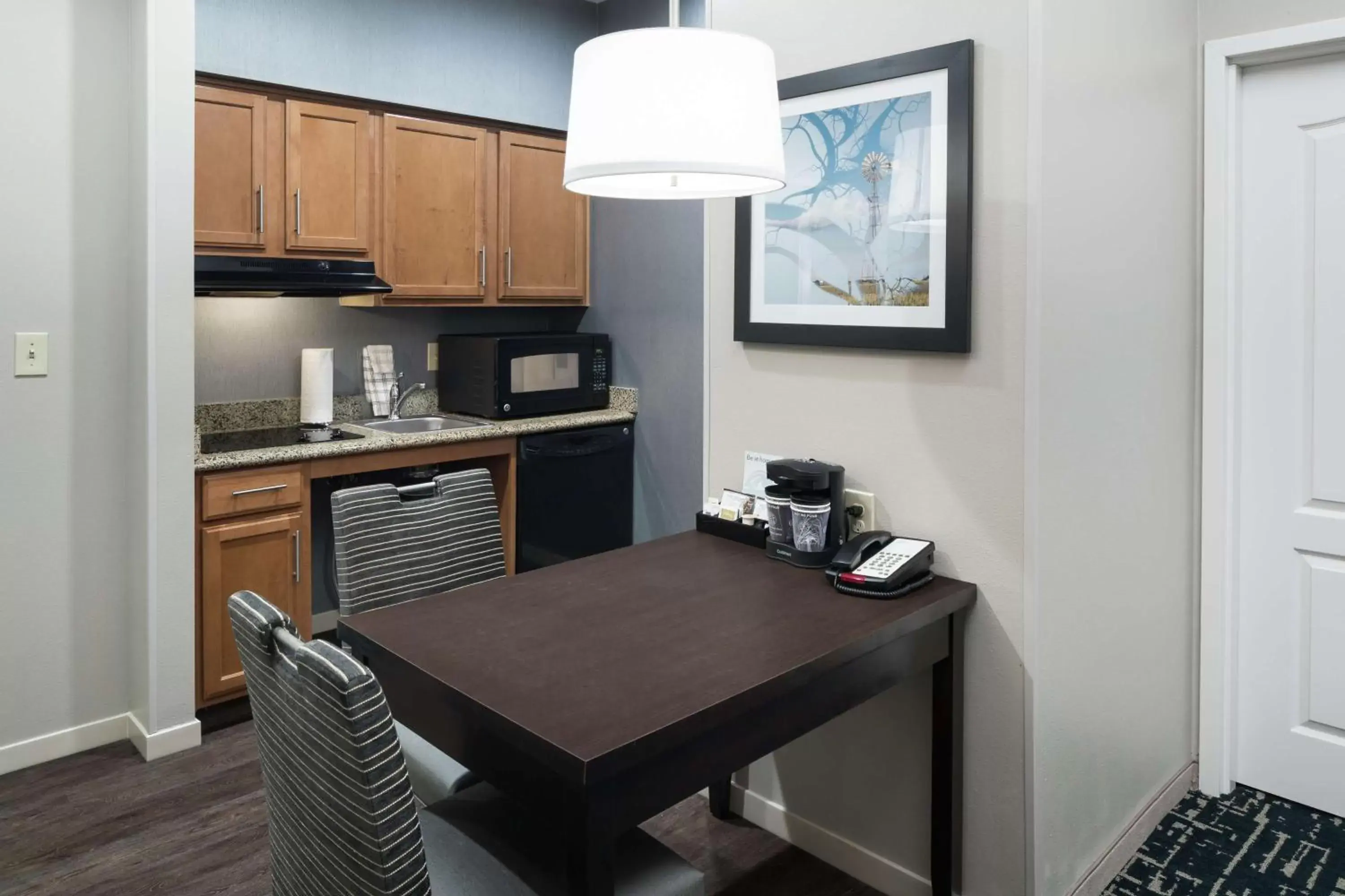 Kitchen or kitchenette, Kitchen/Kitchenette in Homewood Suites by Hilton Cedar Rapids-North