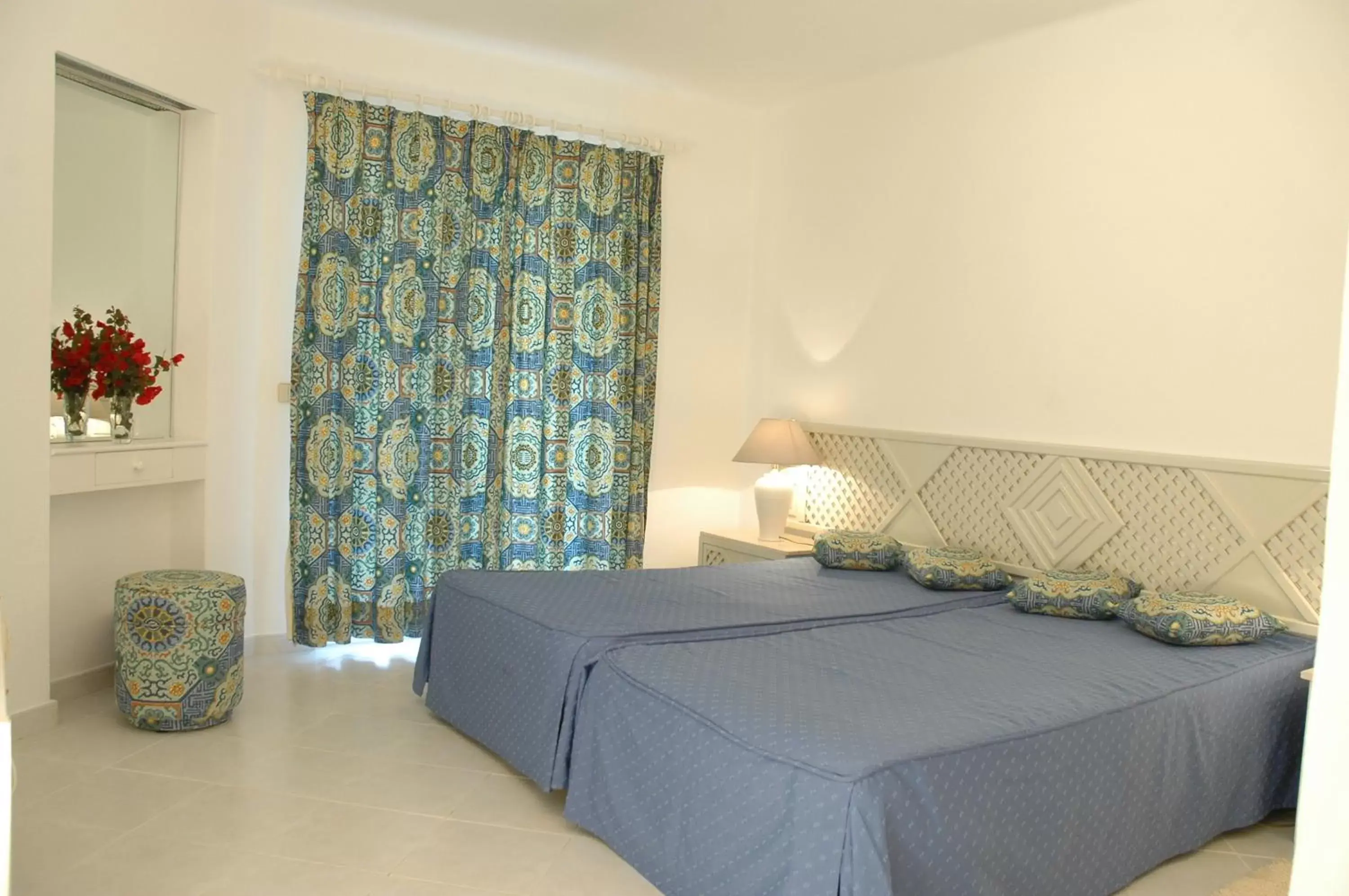 Photo of the whole room, Bed in Balaia Golf Village