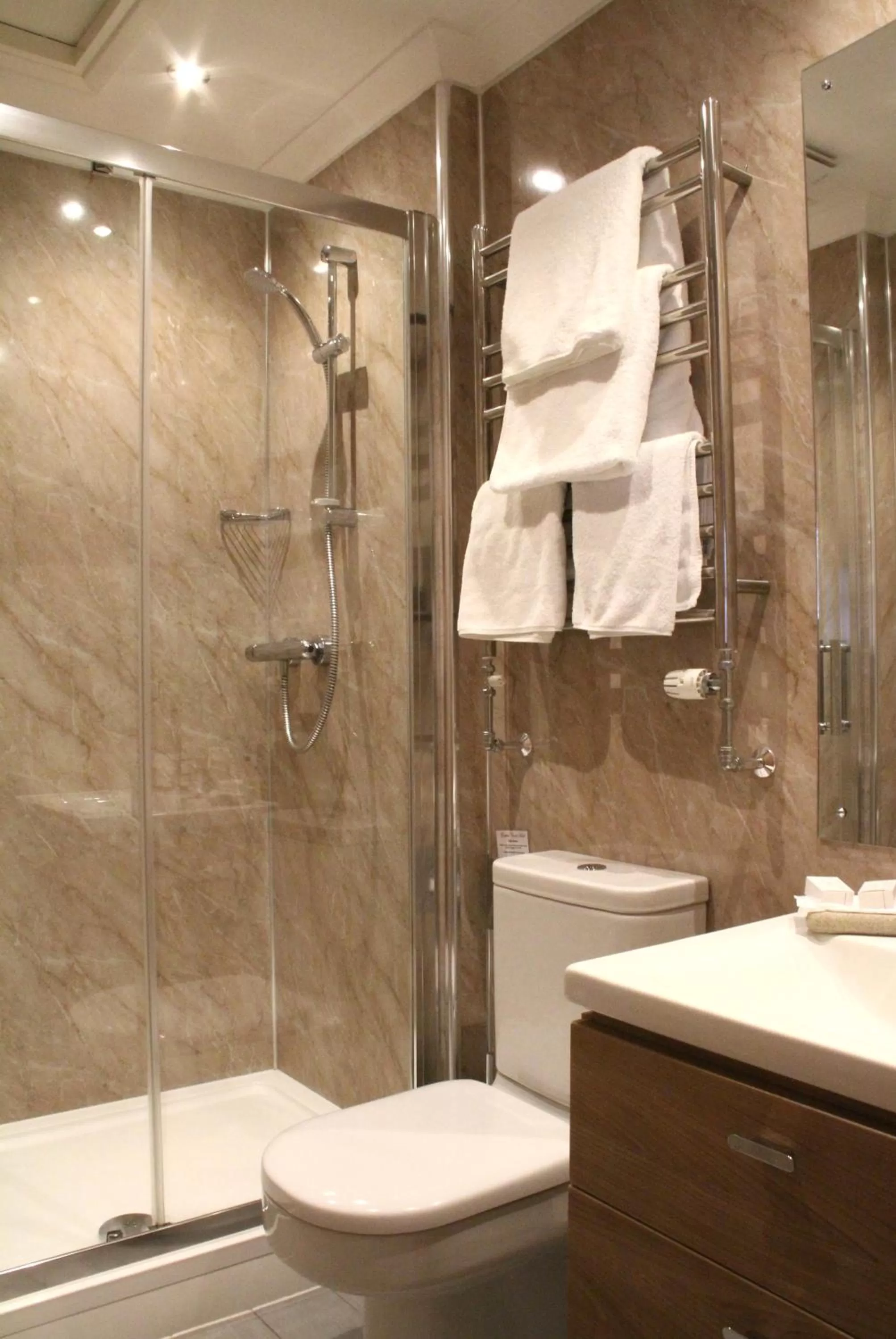 Bathroom in Exeter Court Hotel