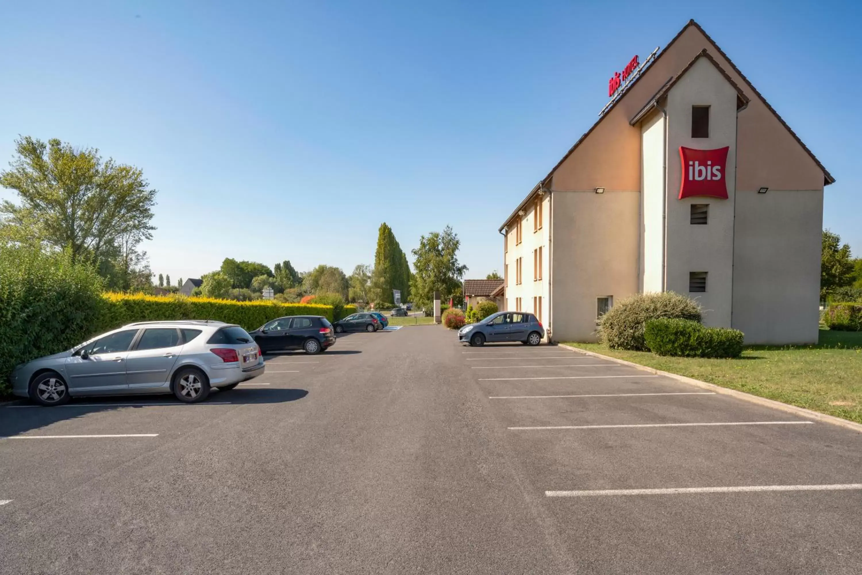 Property building in ibis Creil Sur Oise Property building in ibis Creil Sur Oise