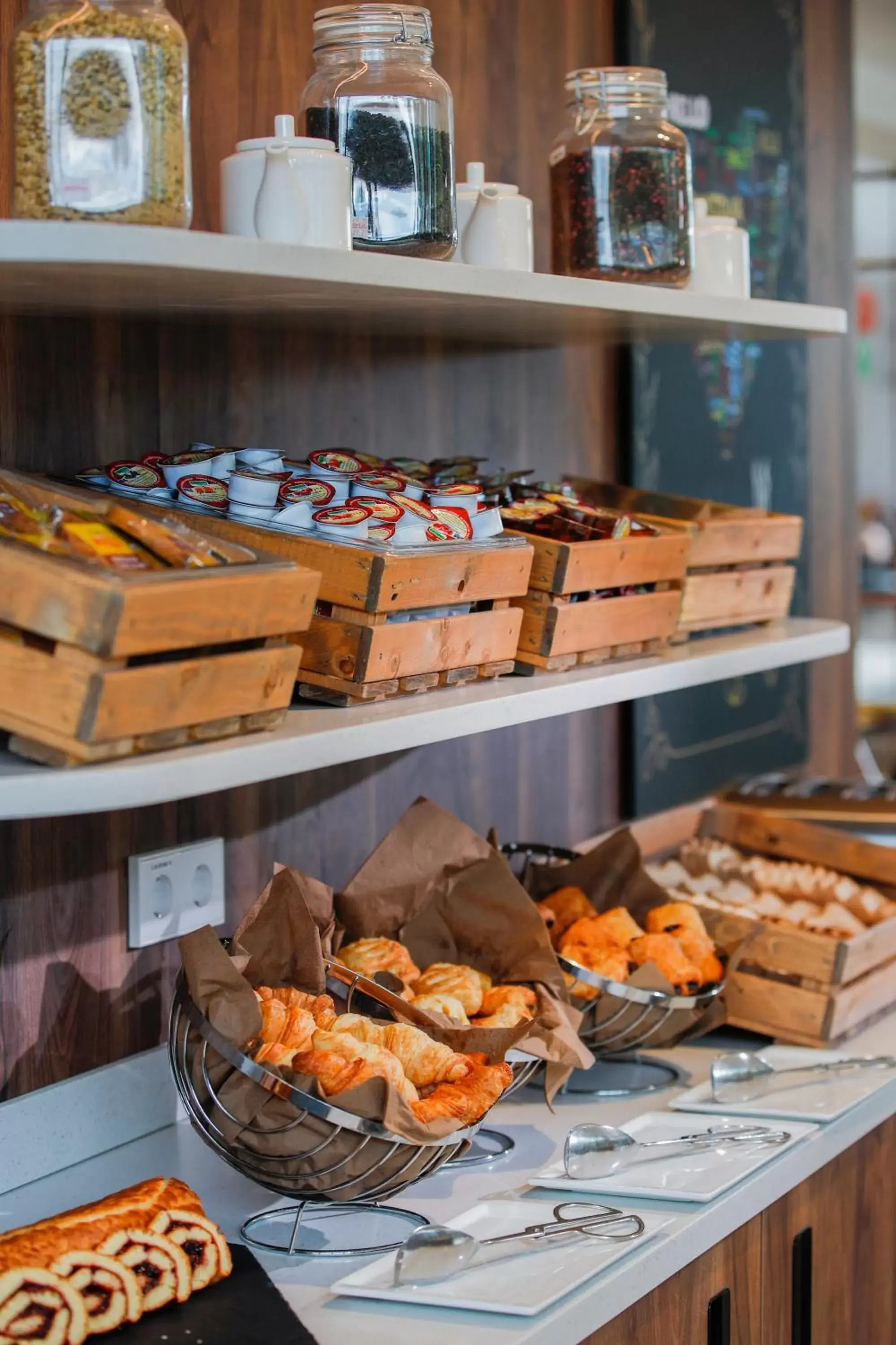 Buffet breakfast in Ibis Luxembourg Airport