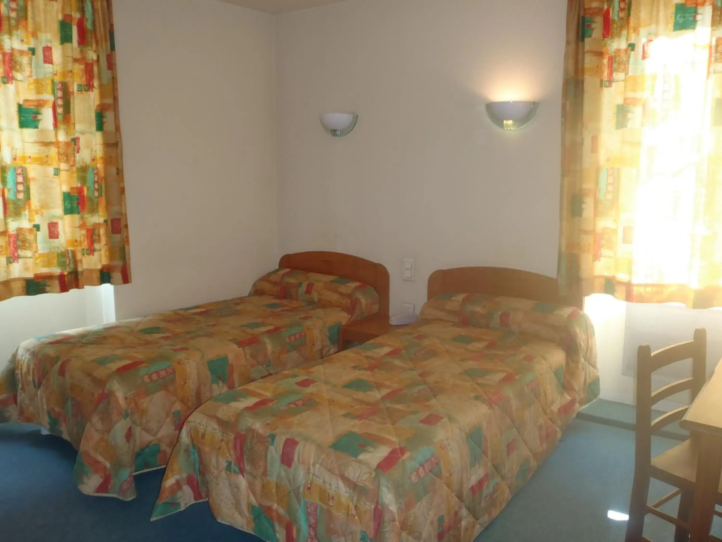 Twin Room in Hotel de Bordeaux Twin Room in Hotel de Bordeaux