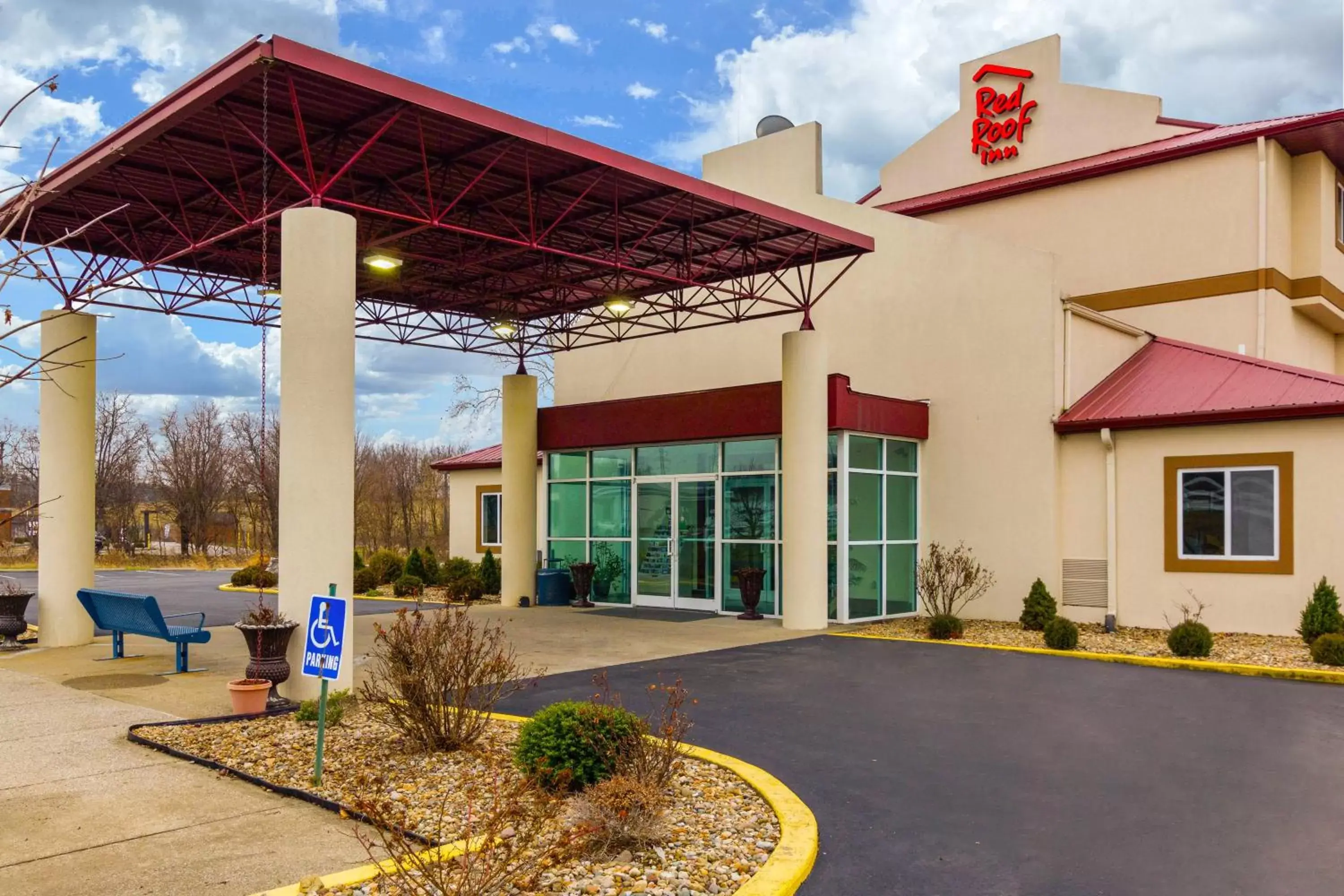 Property building, Patio/Outdoor Area in Red Roof Inn Georgetown, IN