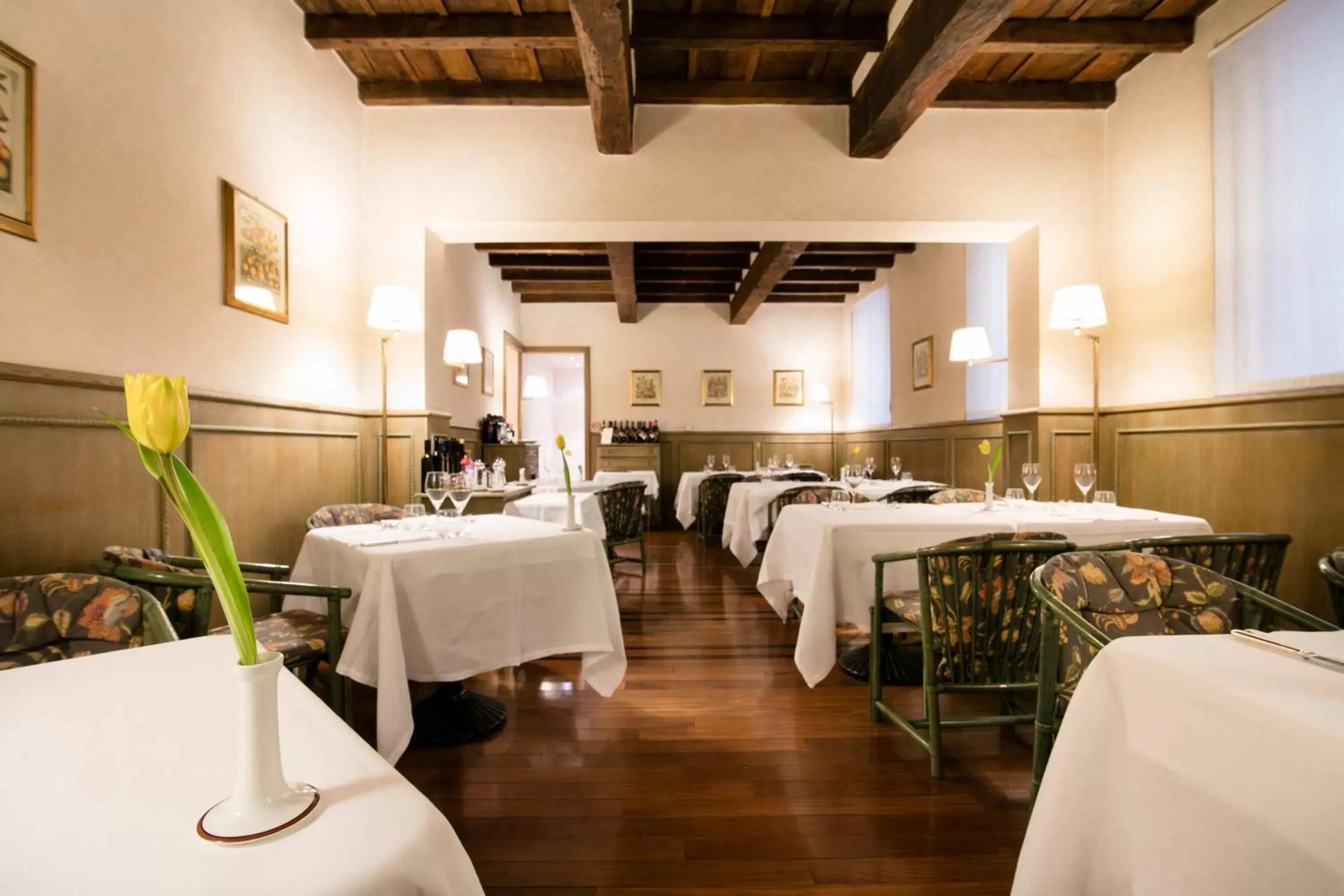 Restaurant/Places to Eat in Albergo Delle Notarie