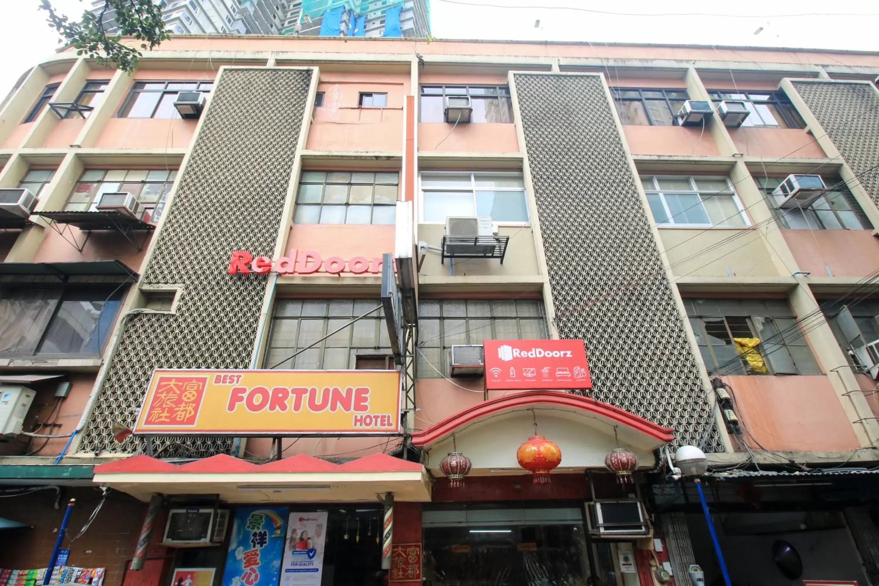 Property building in RedDoorz Plus @ Chinatown Binondo