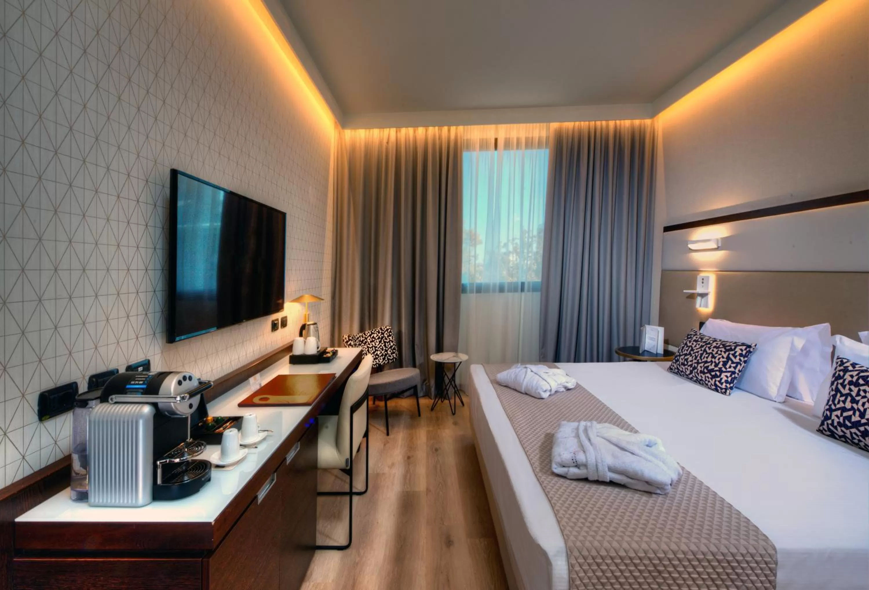 Shower, Bed in Savhotel Aemilia Bologna