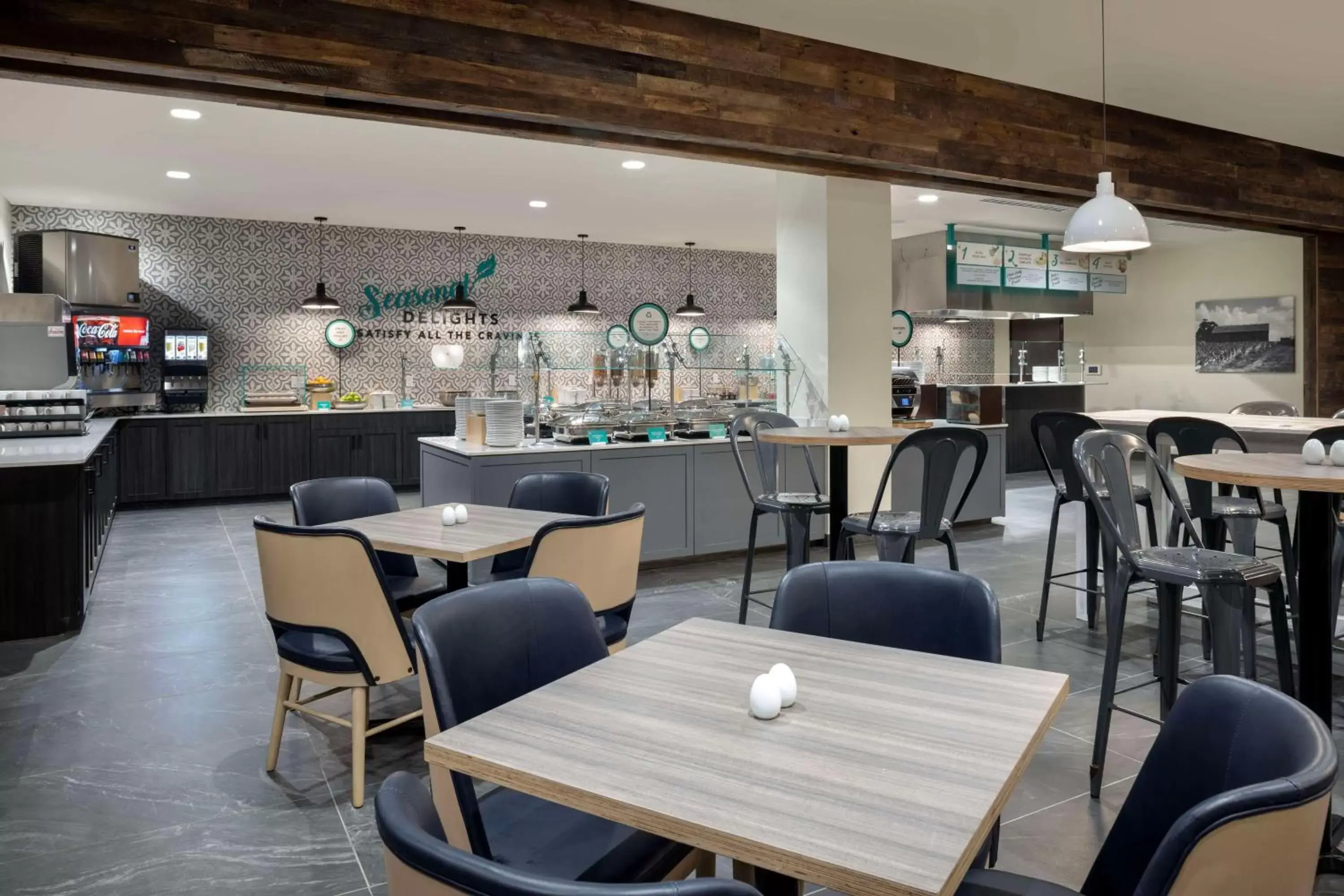 Breakfast in Embassy Suites By Hilton Bowling Green Breakfast in Embassy Suites By Hilton Bowling Green