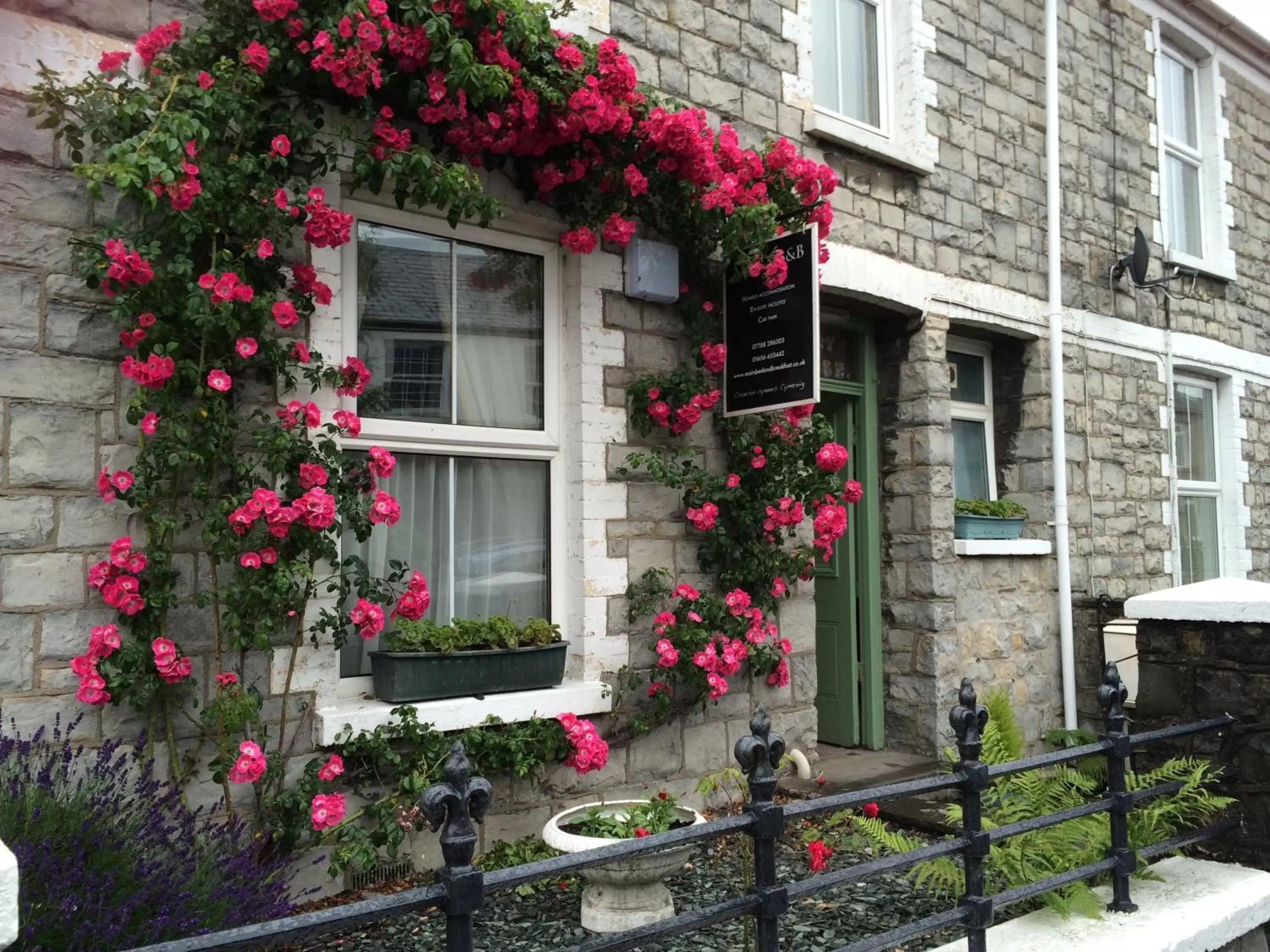 Facade/entrance, Patio/Outdoor Area in Mairs Bed and Breakfast.