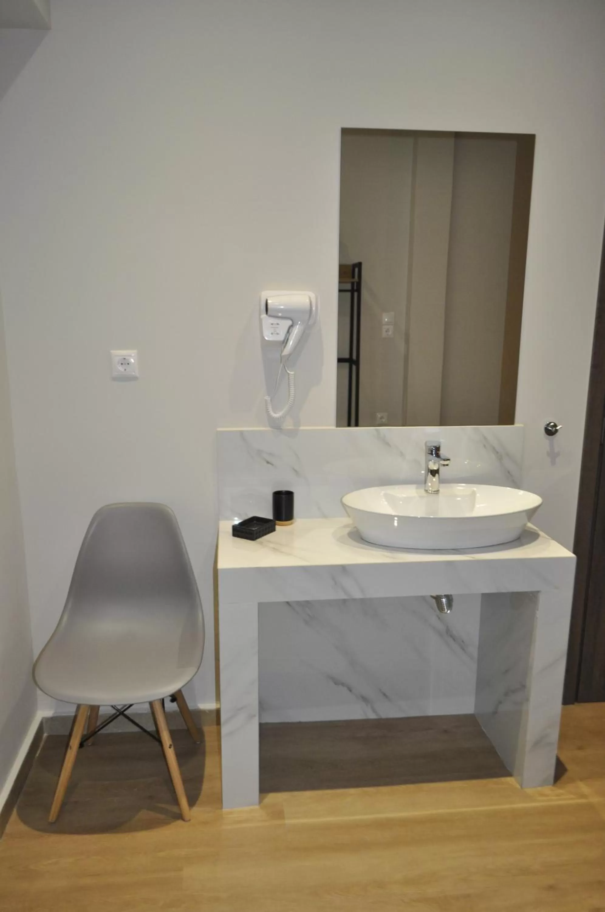 Bathroom in New Amaryllis Hotel