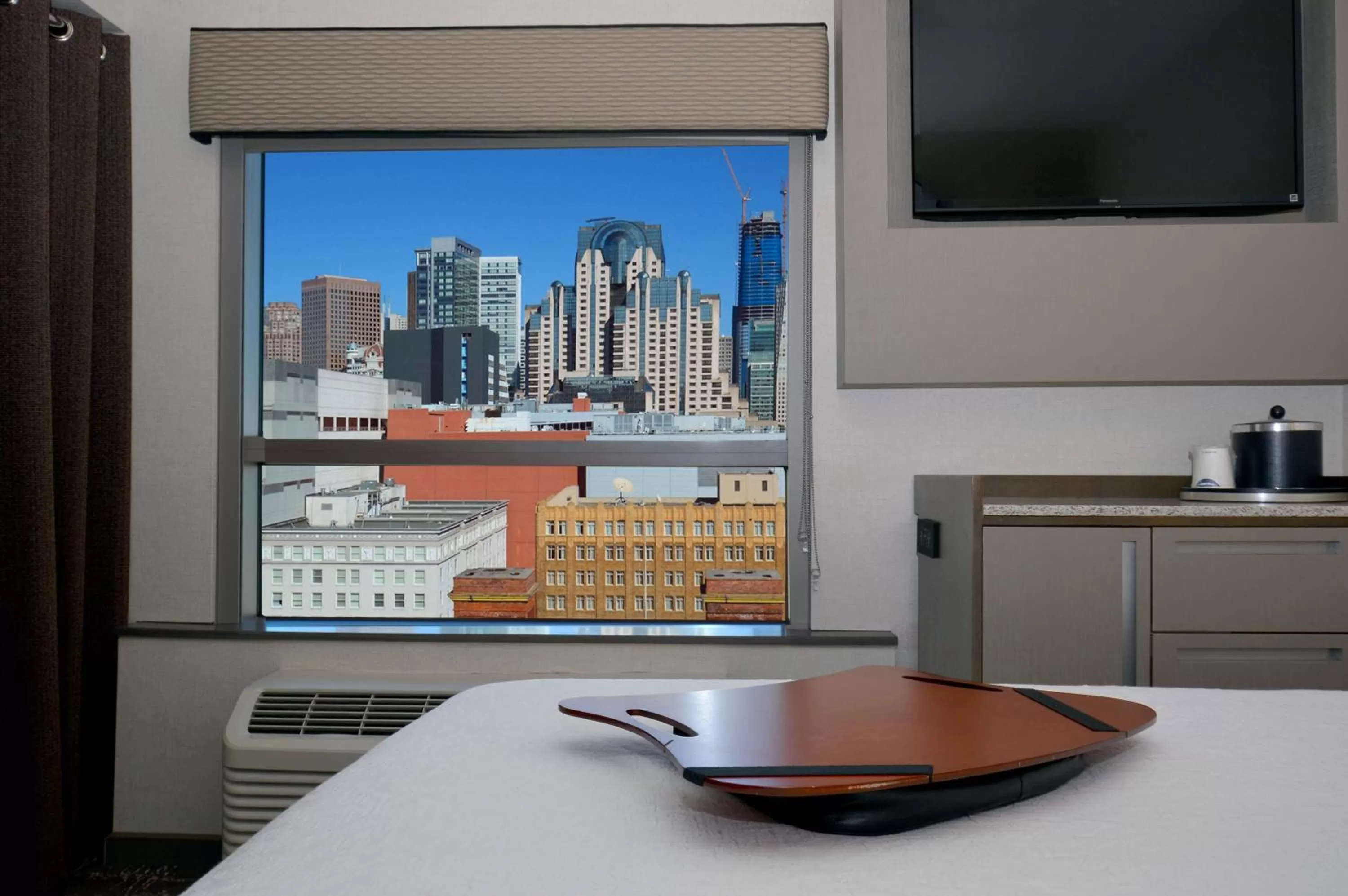 Bedroom, Bed in Hampton Inn San Francisco Downtown/Convention Center