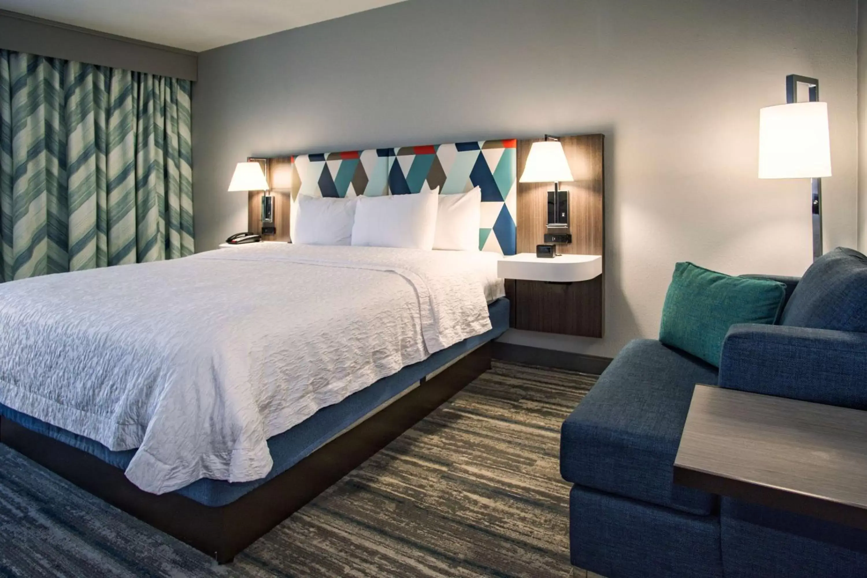 Bed in Hampton Inn Oklahoma City/Yukon