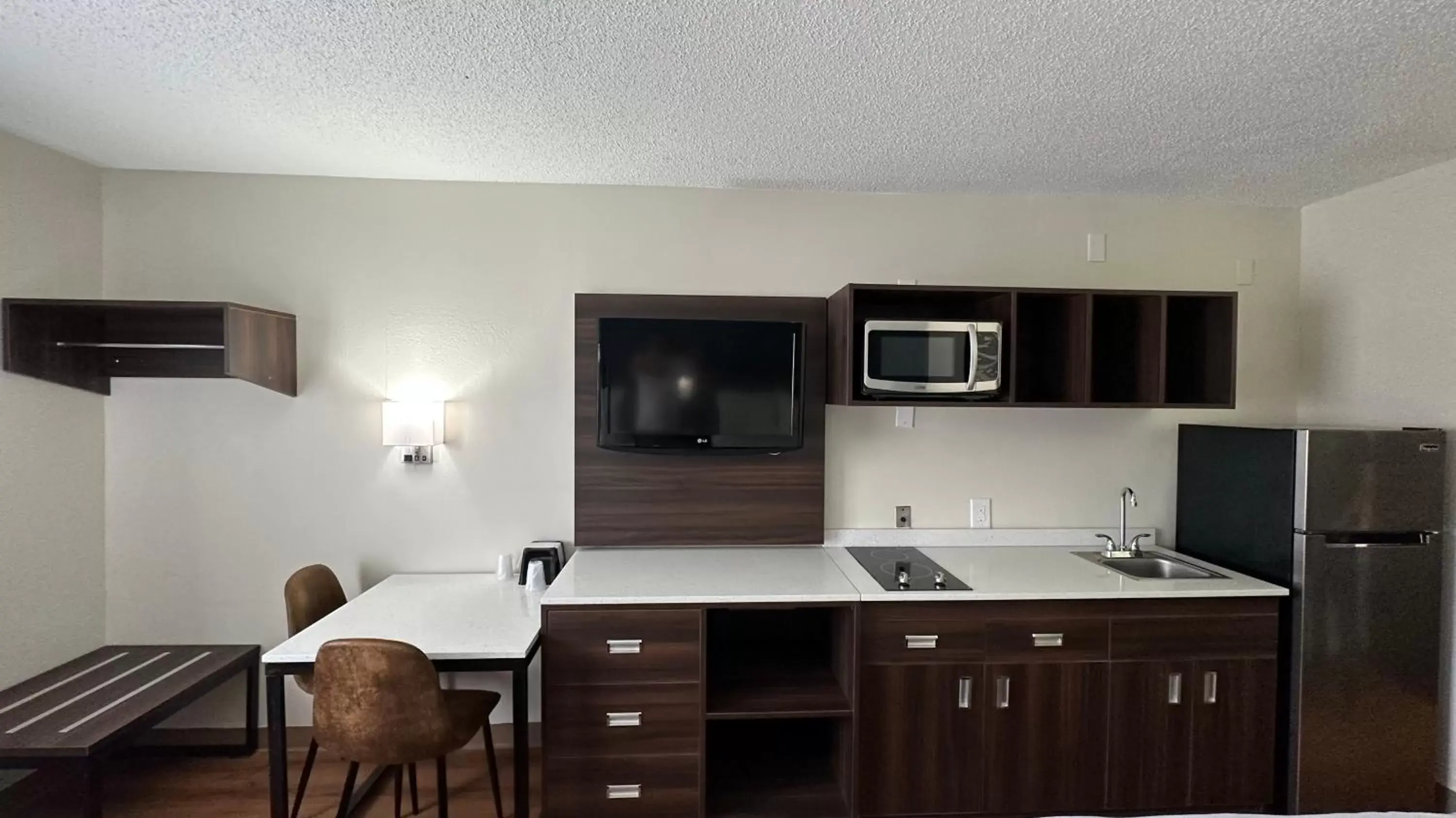 Kitchen or kitchenette, Kitchen/Kitchenette in Suburban Studios LaVale - Cumberland