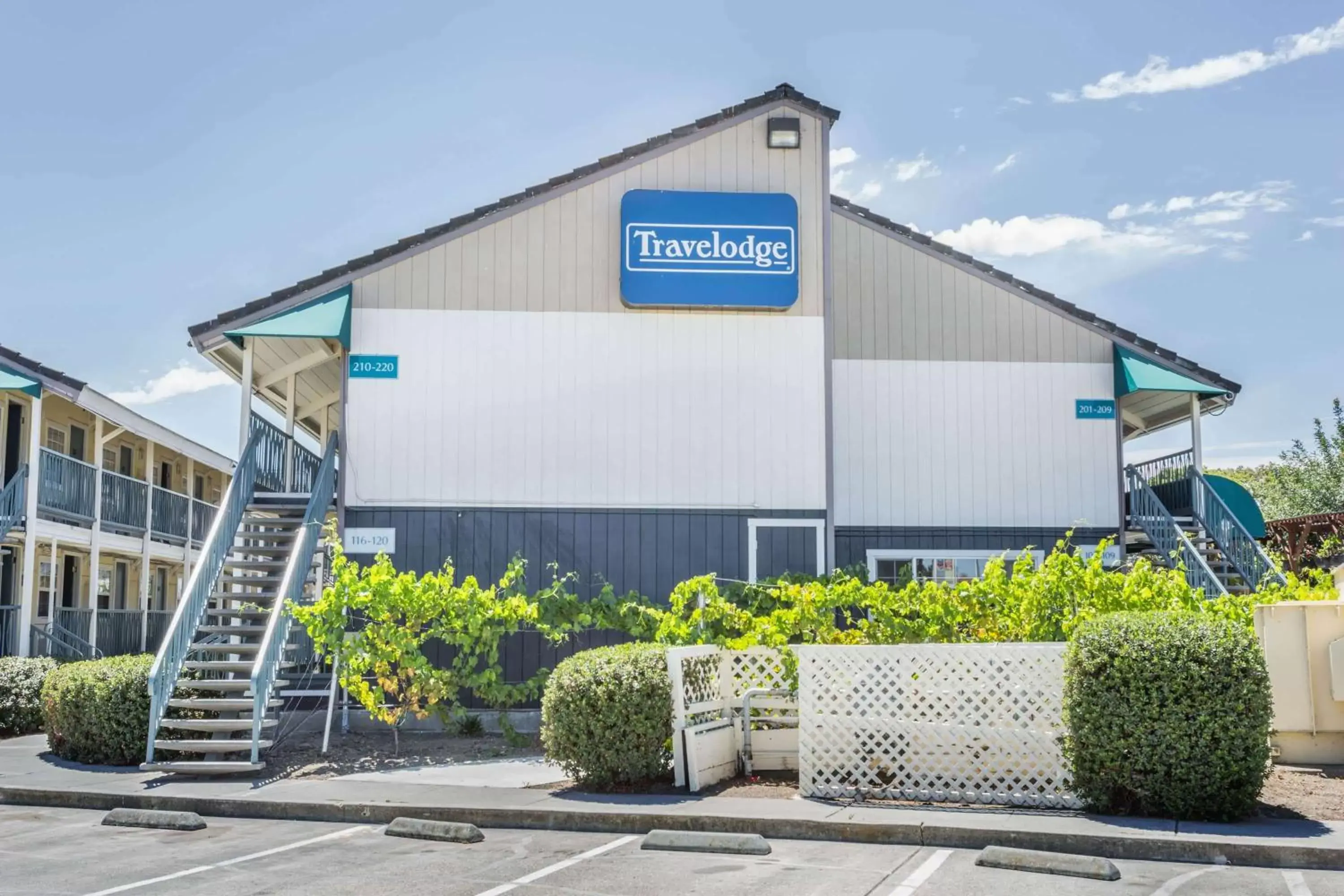 Property Building in Travelodge by Wyndham Fairfield/Napa Valley