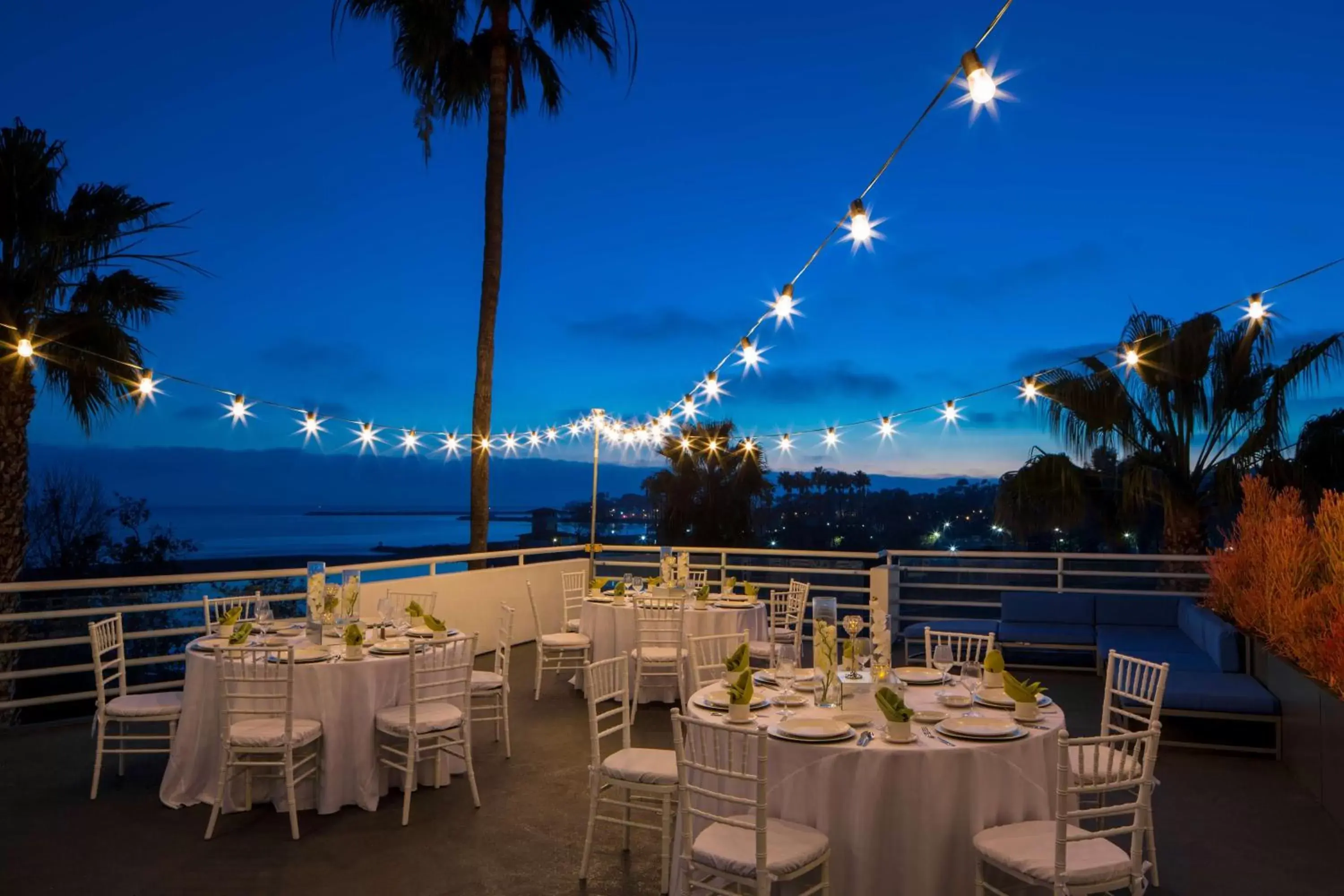 Patio, Restaurant/Places to Eat in DoubleTree Suites by Hilton Doheny Beach