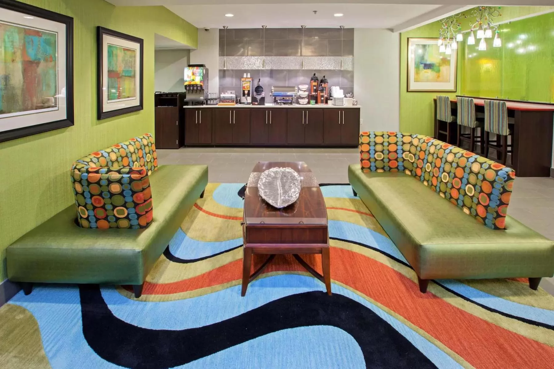 Lounge or bar in La Quinta by Wyndham Lebanon