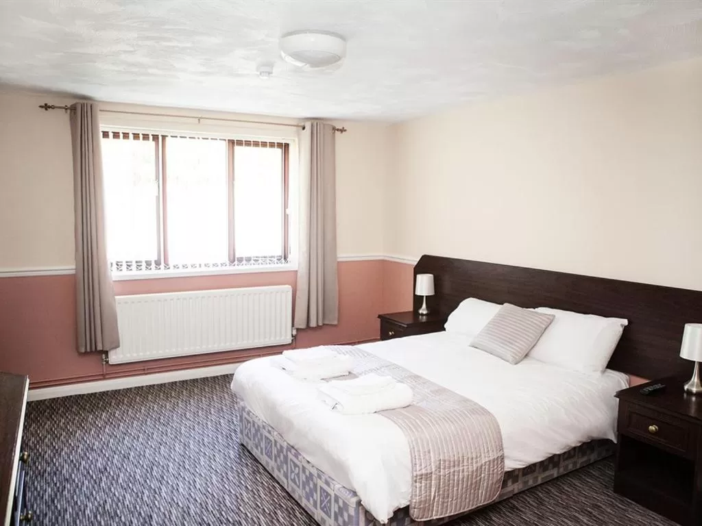 Bedroom, Bed in The Crewe Arms Hotel