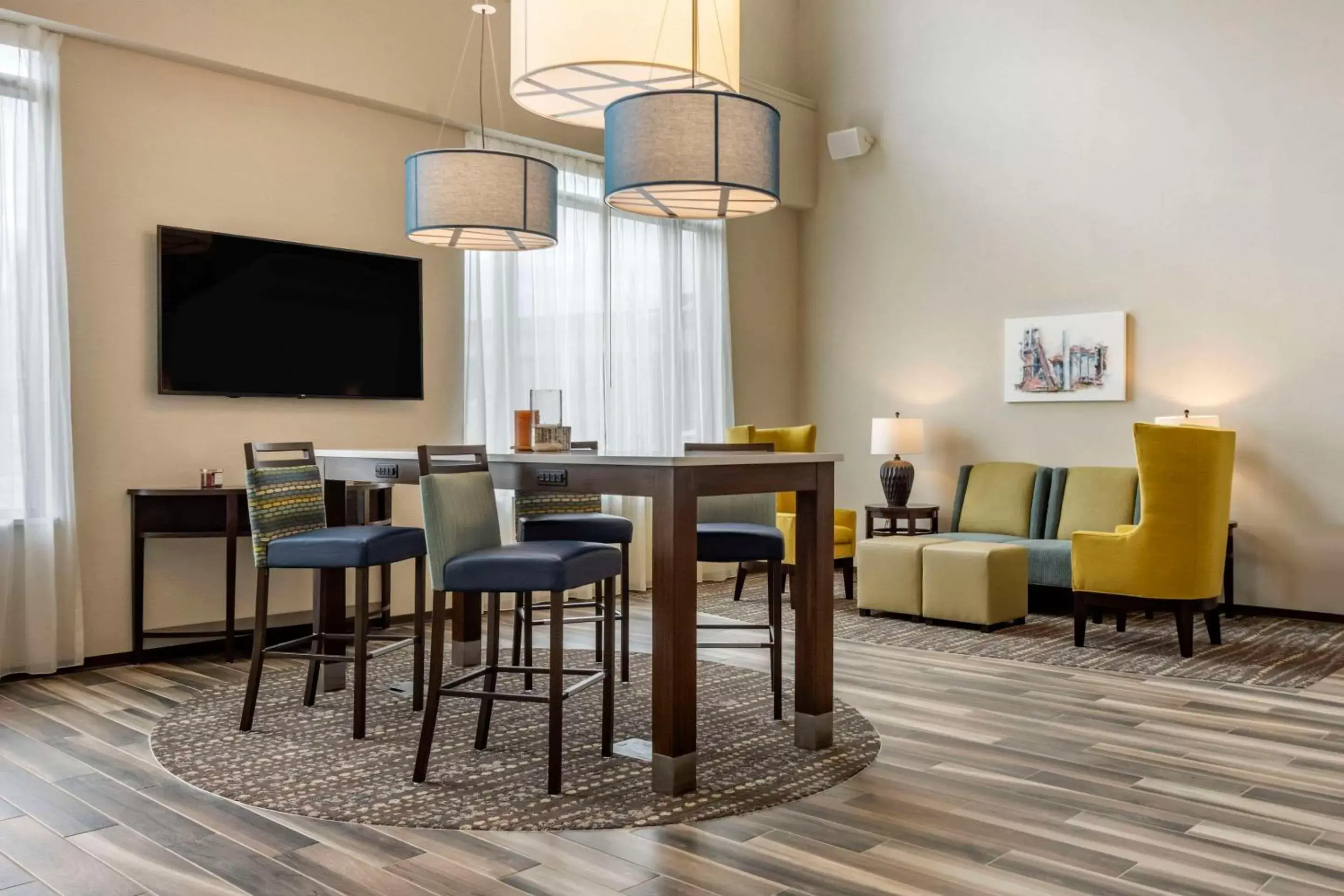 Lobby or reception, Dining Area in Comfort Inn & Suites Pittsburgh-Northshore