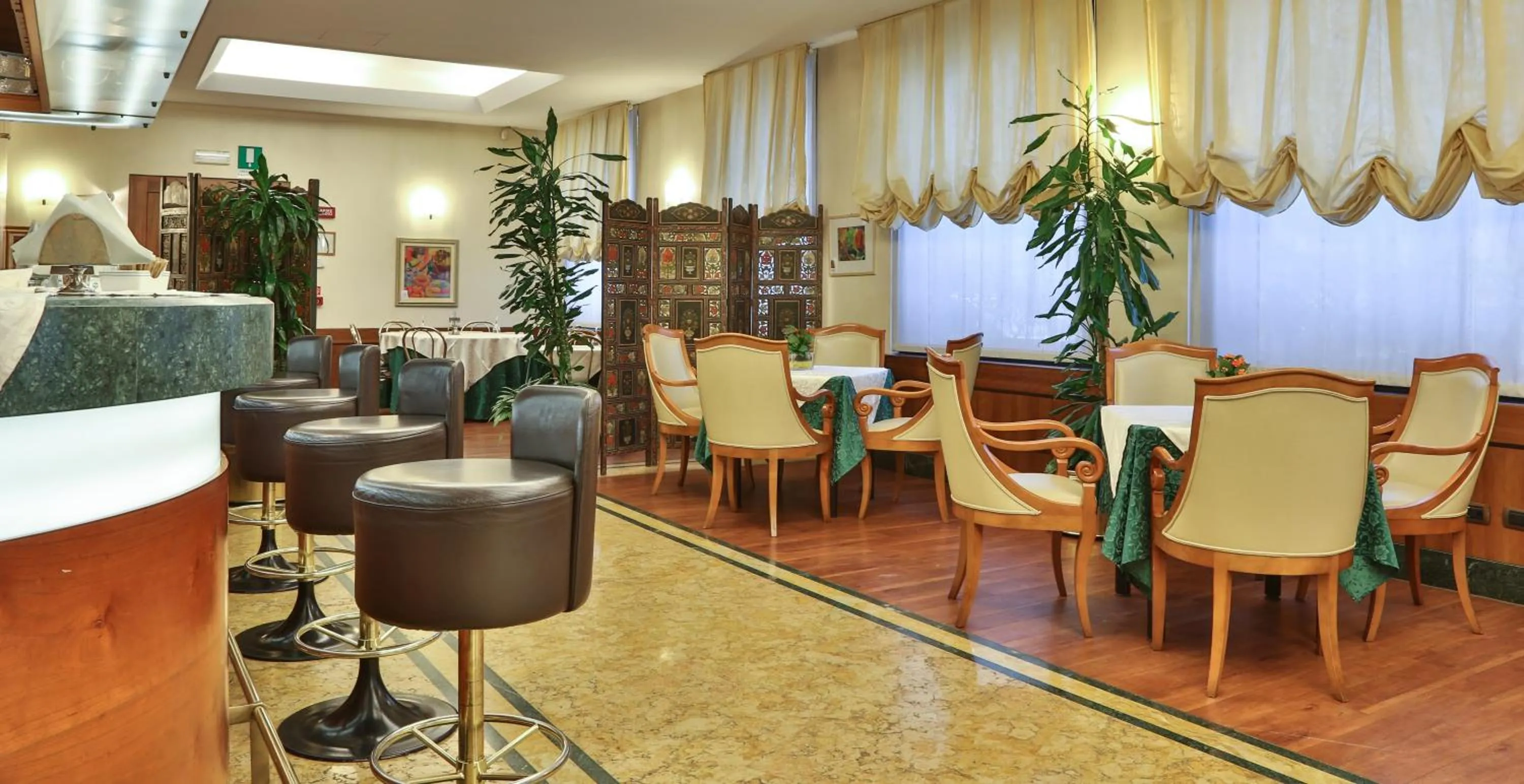 Lounge or bar in Hotel Mirage Sure Hotel Collection by Best Western