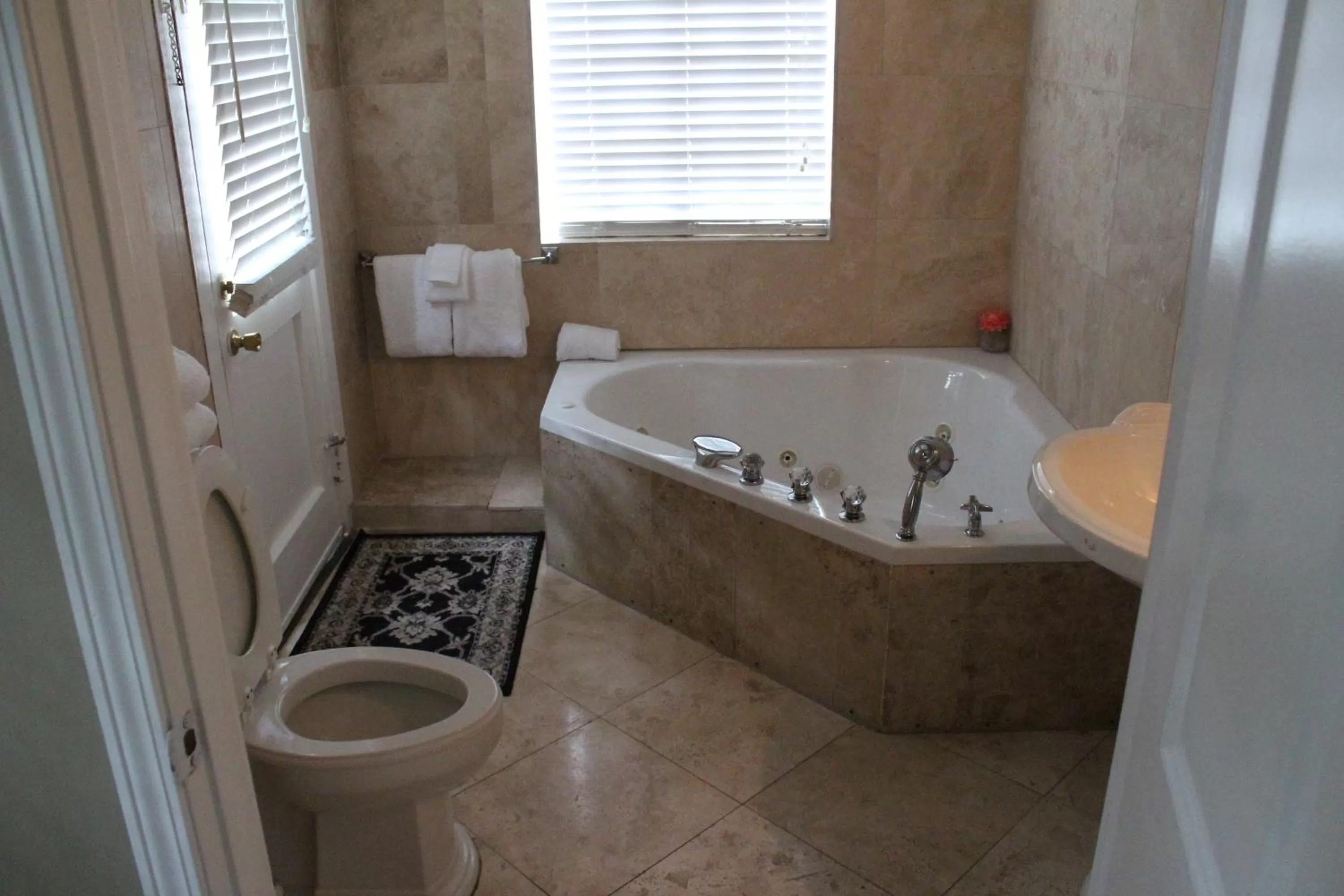 Standard Double Room in Henderson Castle Inn