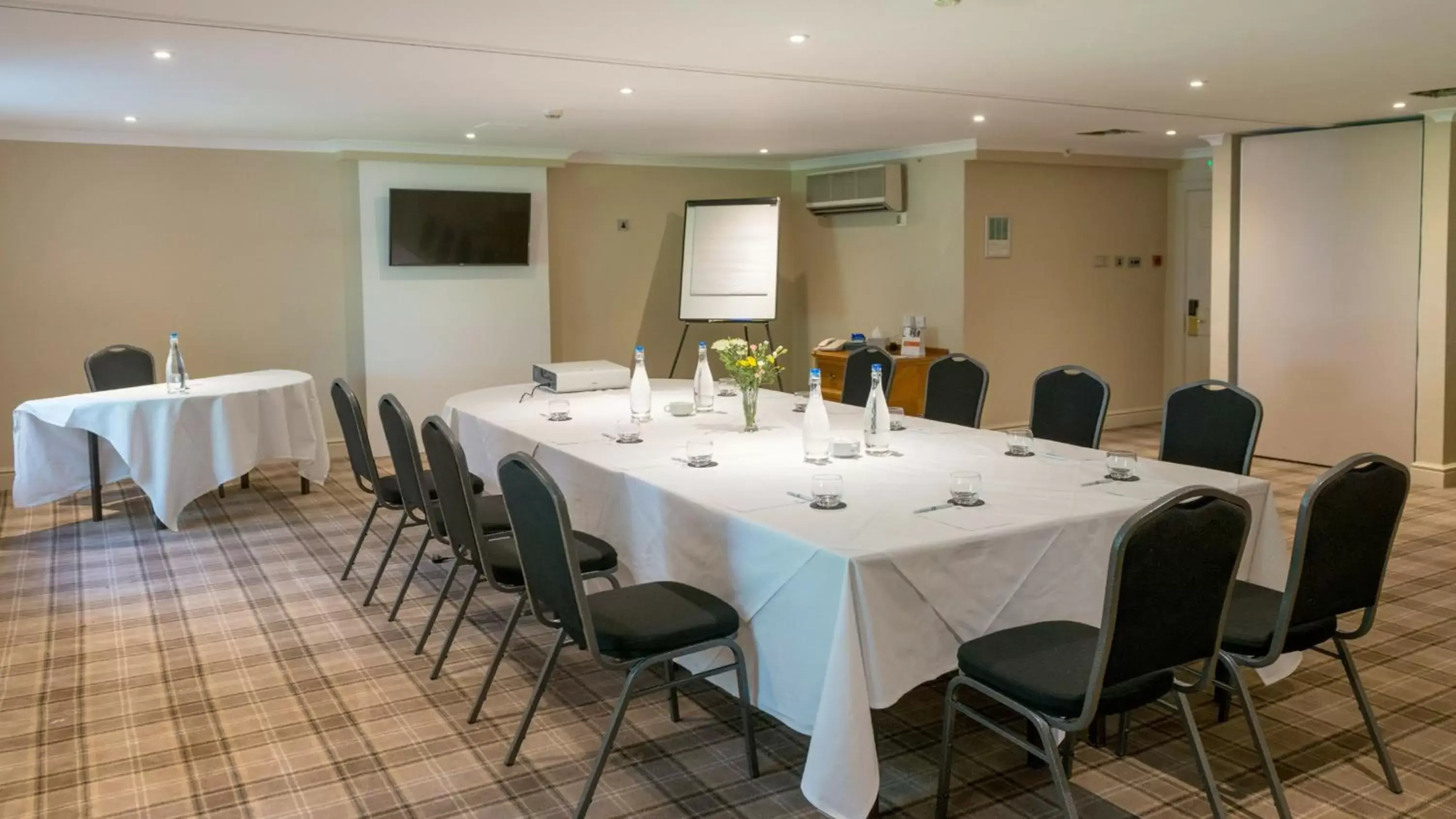 Meeting/conference room in Holiday Inn Milton Keynes East M1 Junc 14, an IHG Hotel