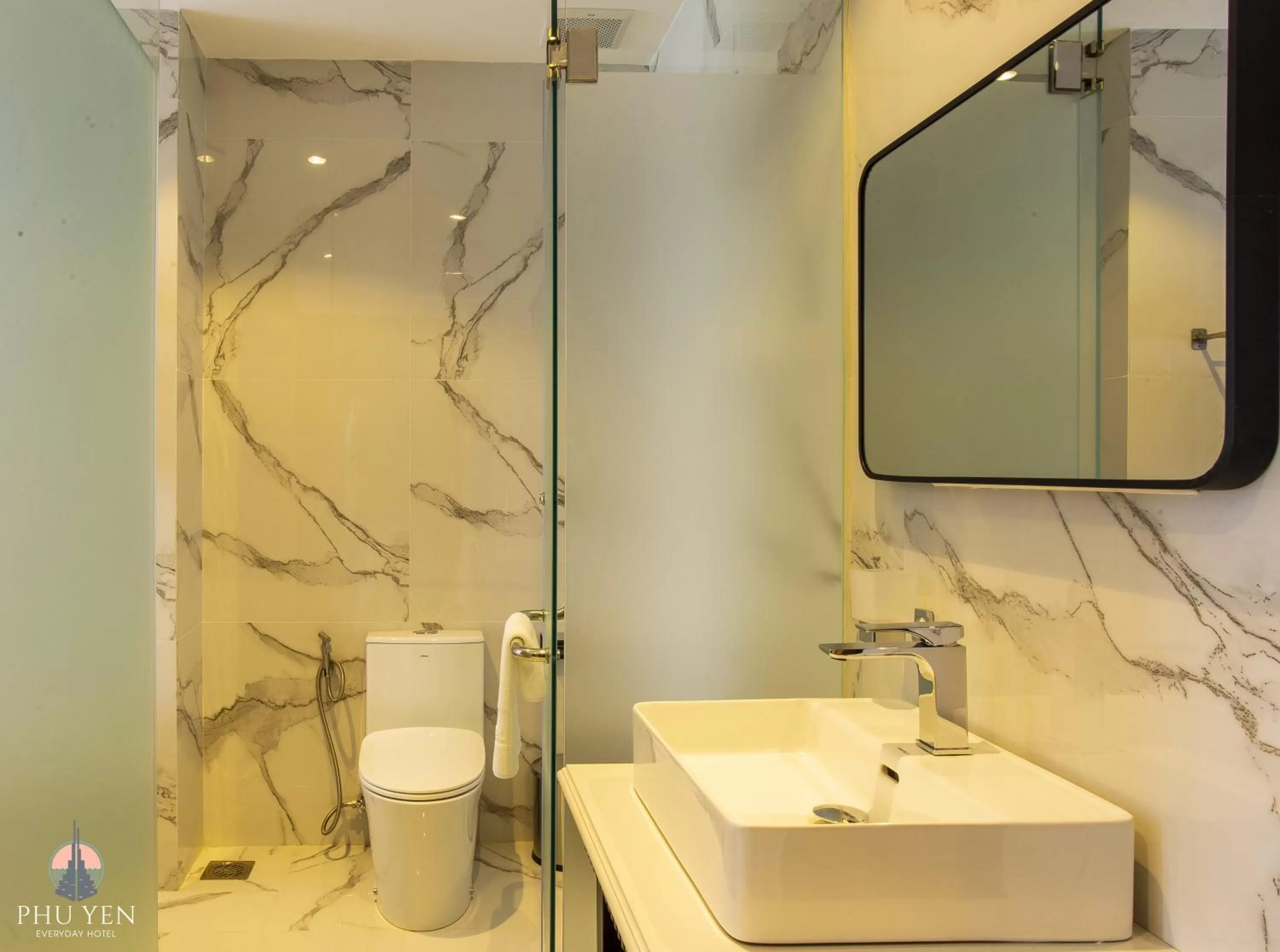 Shower in PHÚ YÊN EVERYDAY HOTEL