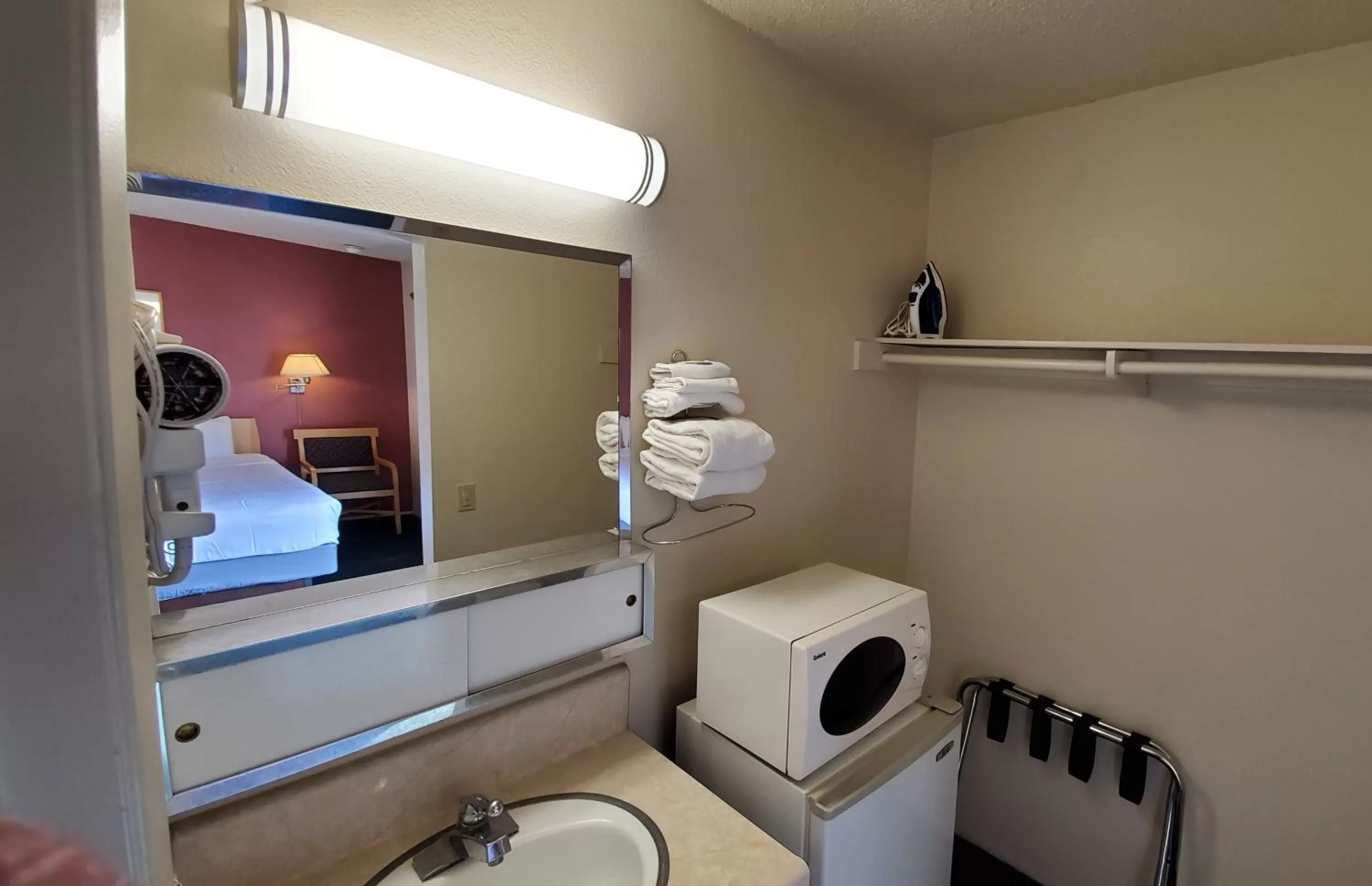 furniture in Star Inn On Route 66, Barstow