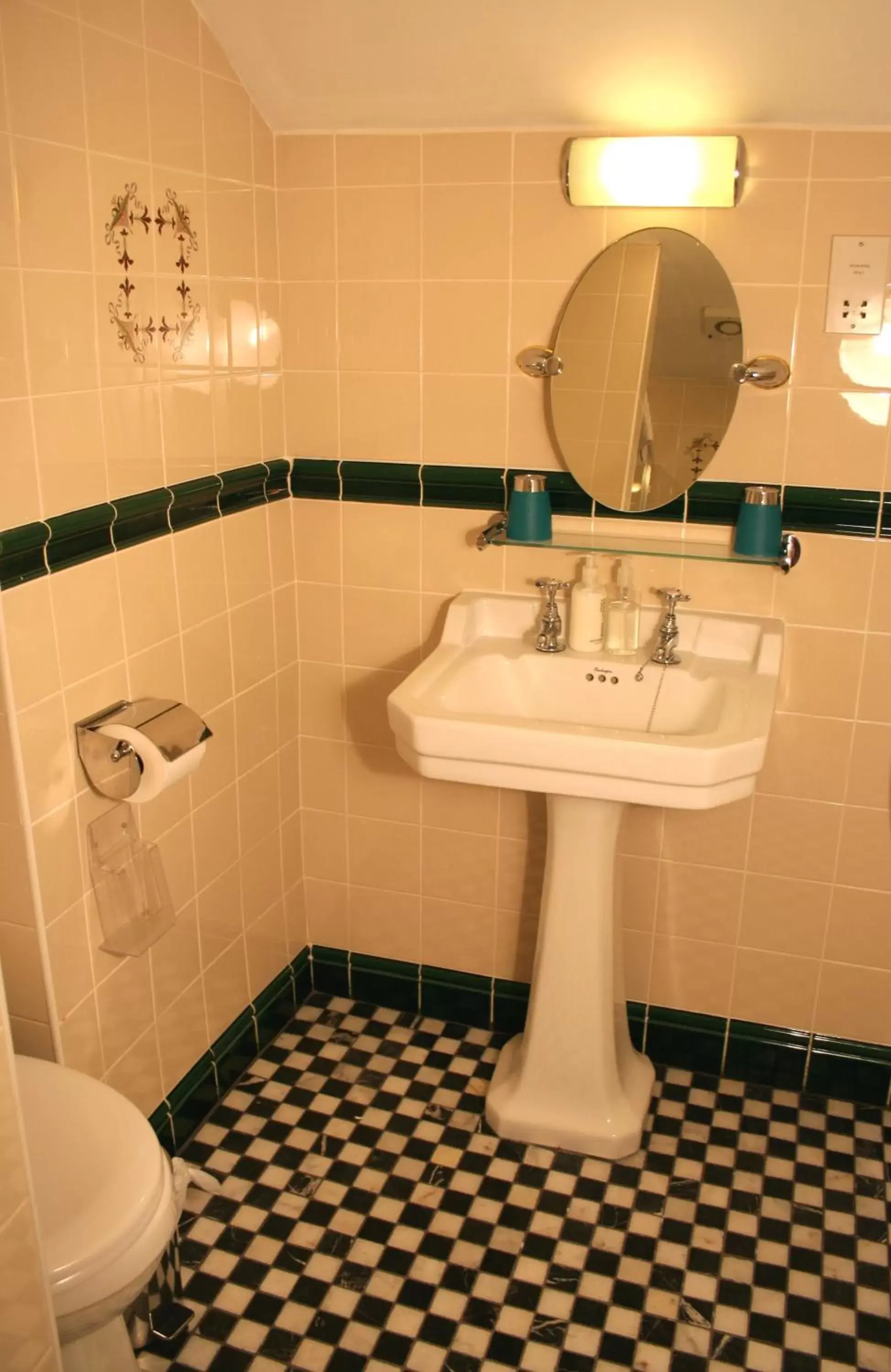 Toilet, Bathroom in The Telstar