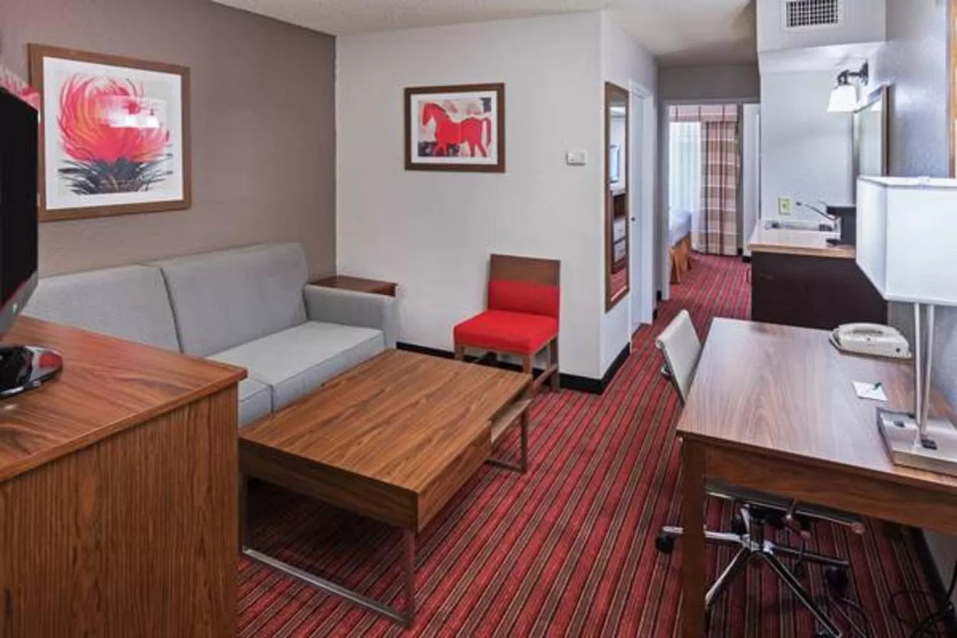 Living room in Country Inn & Suites by Radisson, DFW Airport South, TX