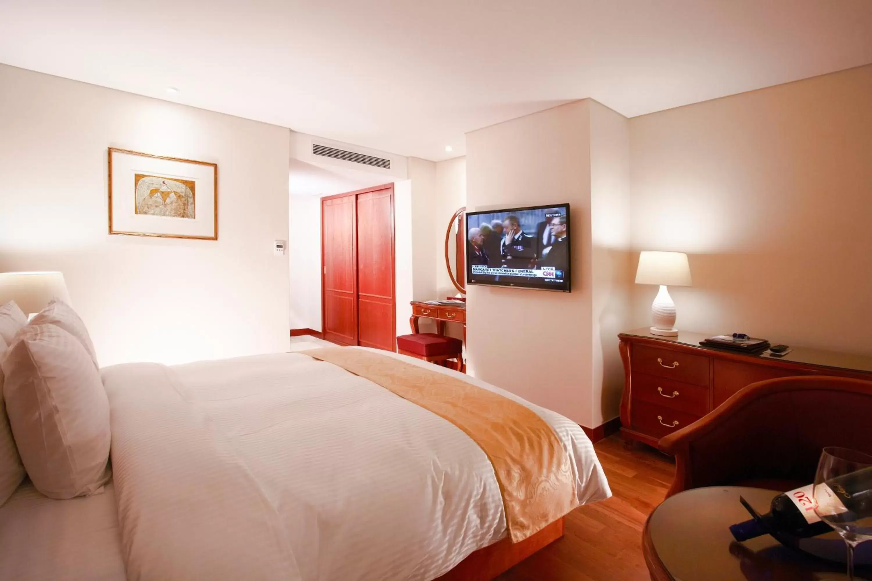 Photo of the whole room, TV/Entertainment Center in Sejong Hotel Seoul Myeongdong
