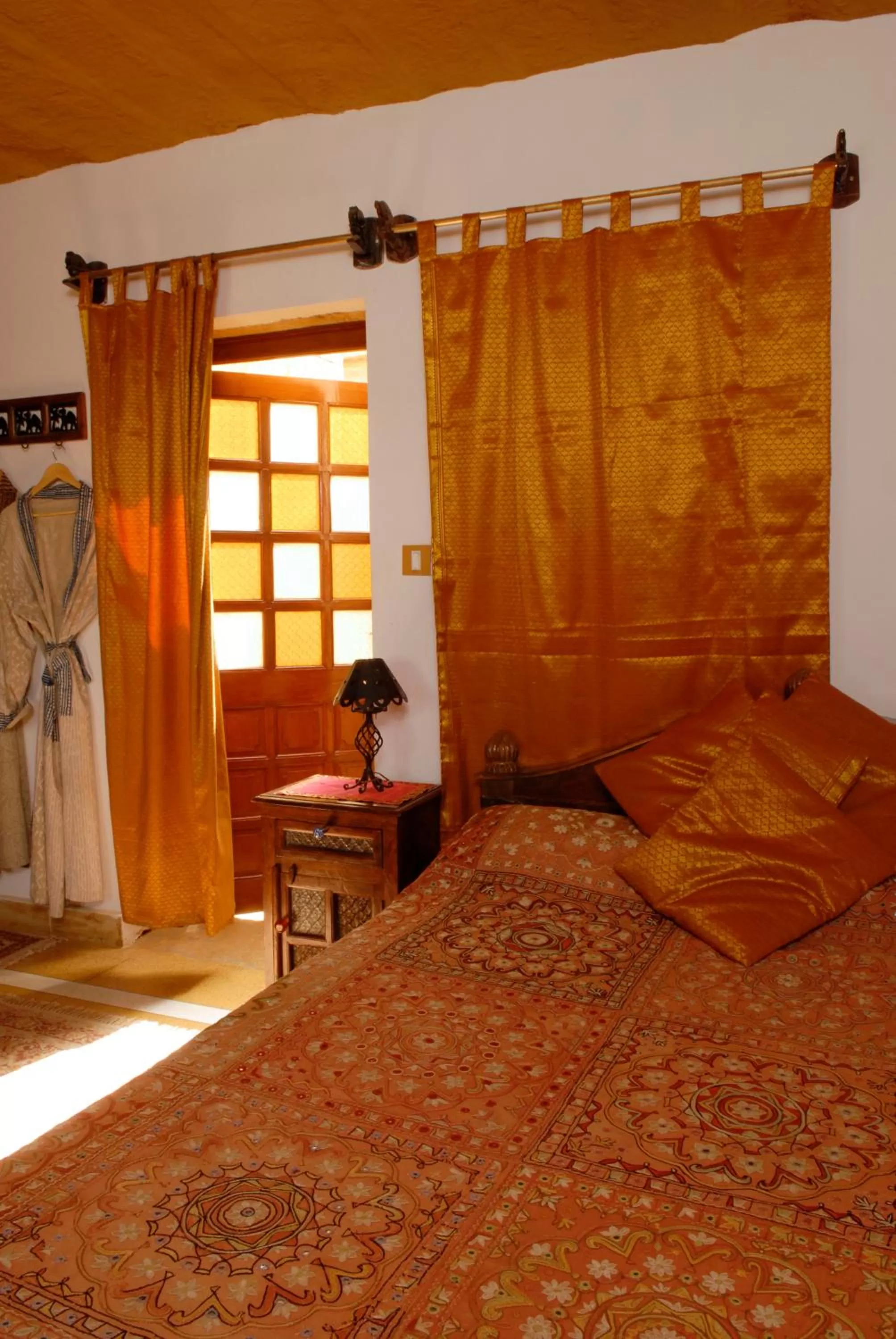 Photo of the whole room, Bed in Killa Bhawan