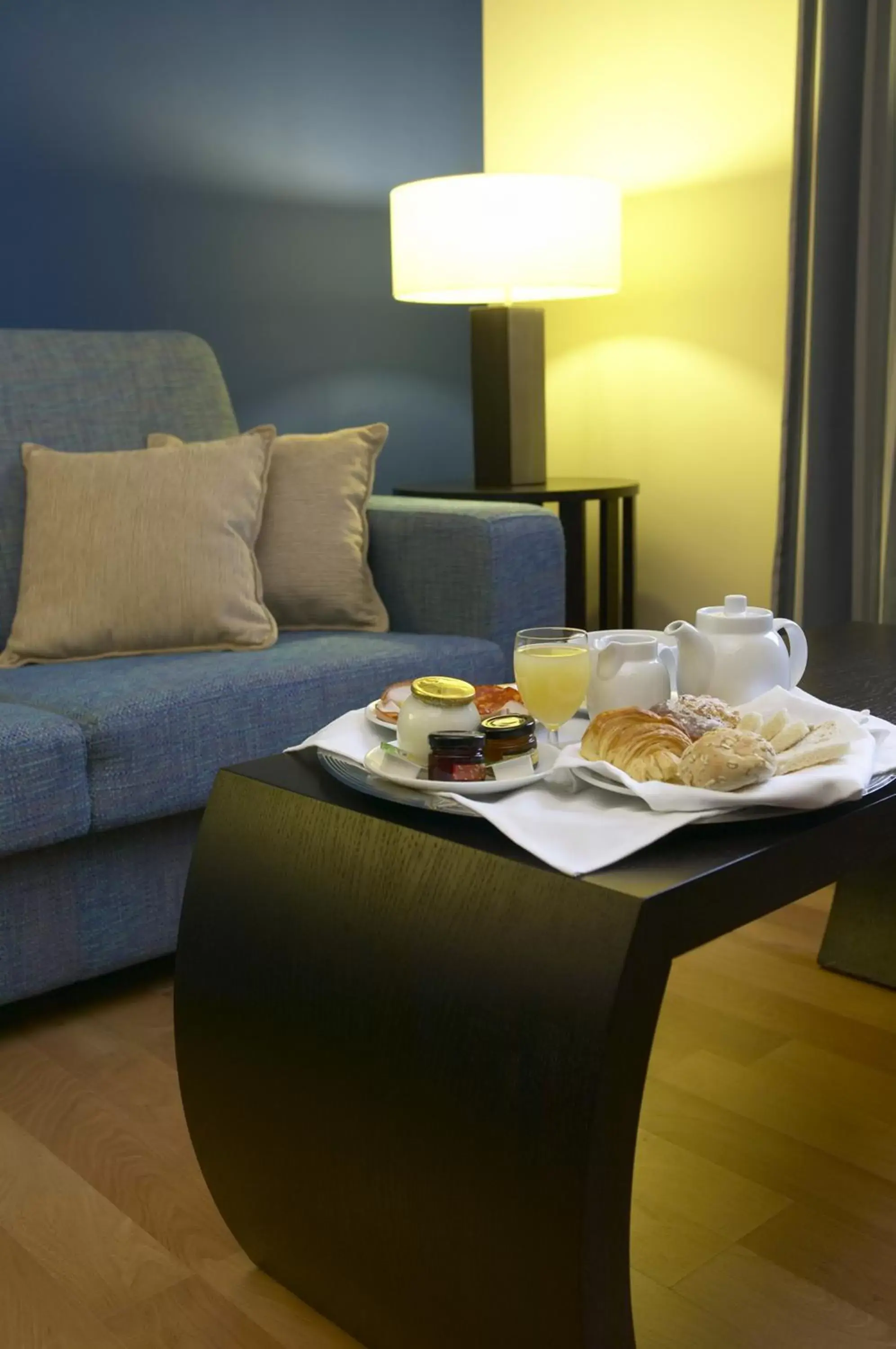 Living room, Breakfast in Hotel Lisboa